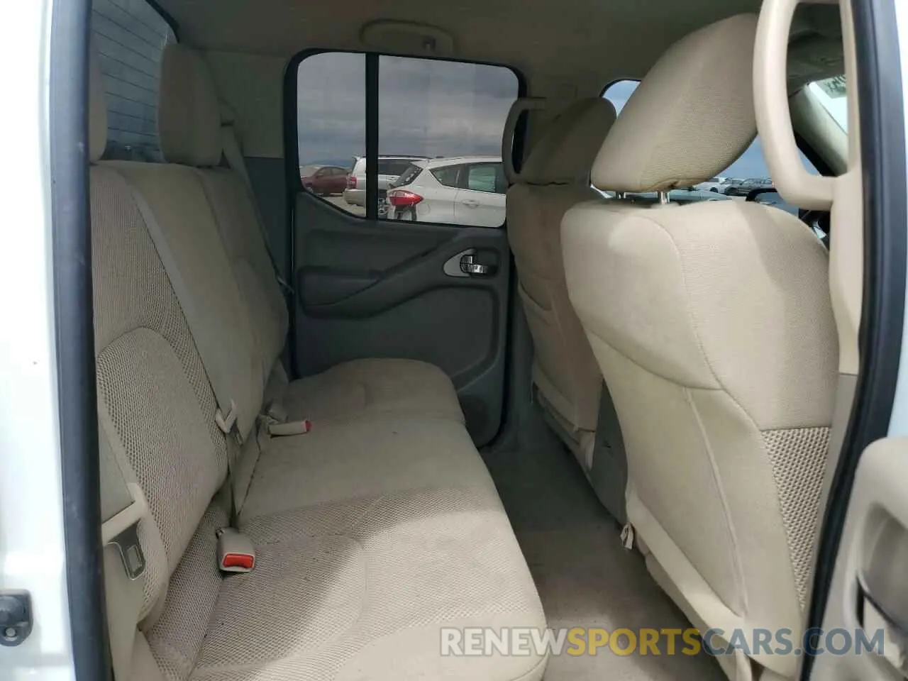10 Photograph of a damaged car 1N6AD0ER8KN746621 NISSAN FRONTIER 2019