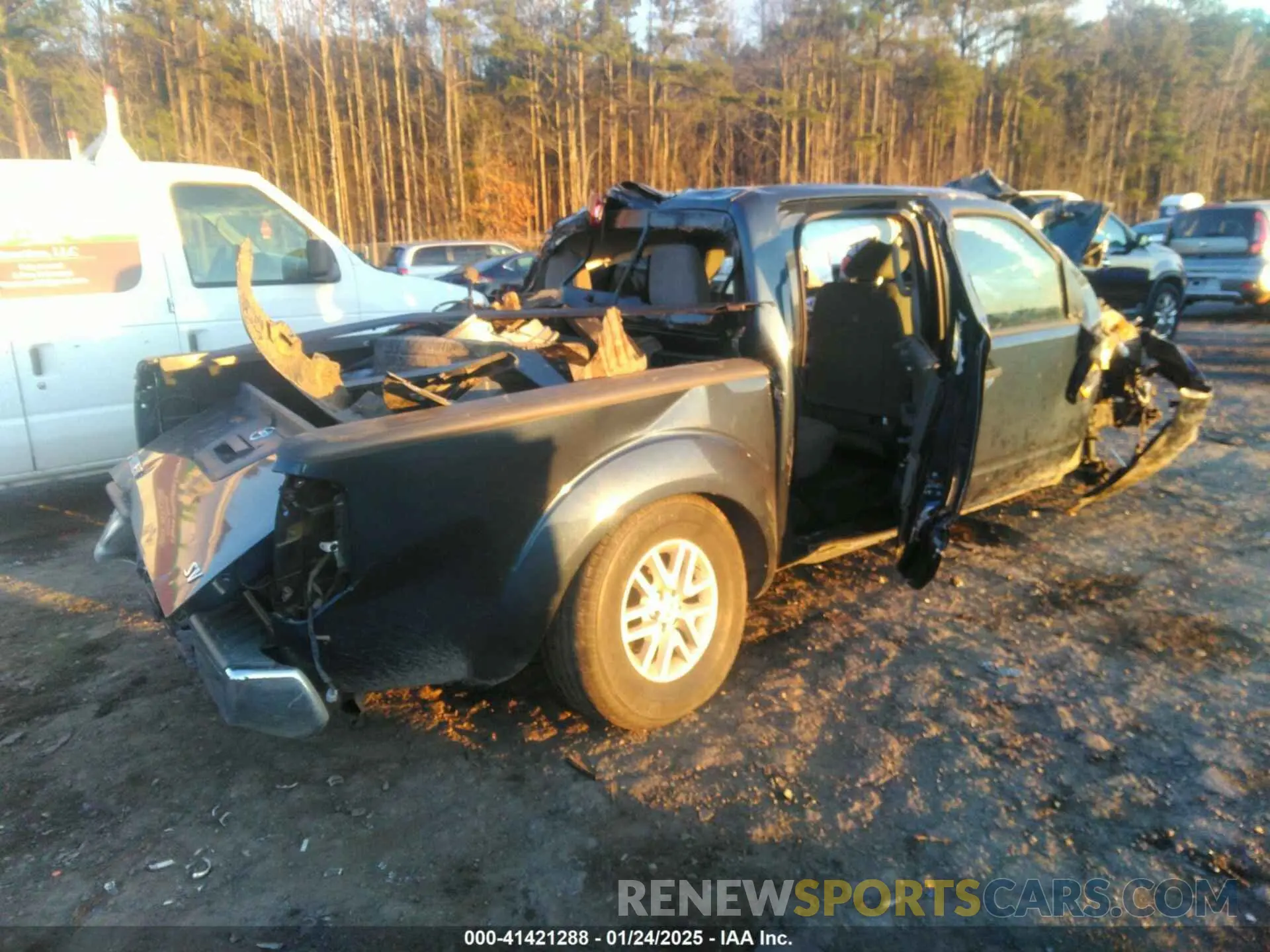 4 Photograph of a damaged car 1N6AD0ER8KN883588 NISSAN FRONTIER 2019