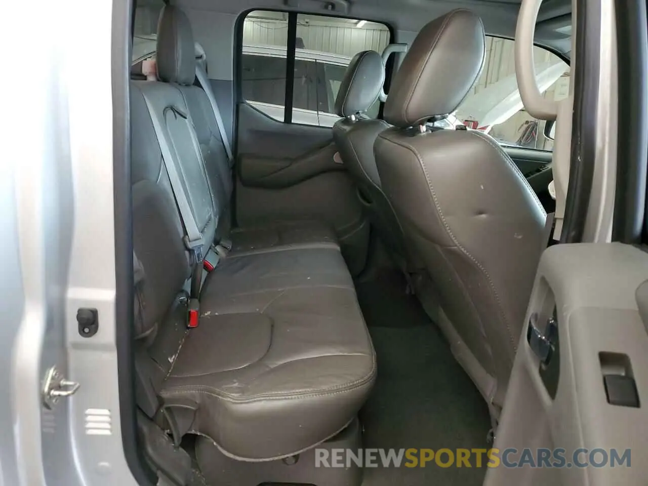 10 Photograph of a damaged car 1N6AD0EV5KN761977 NISSAN FRONTIER 2019