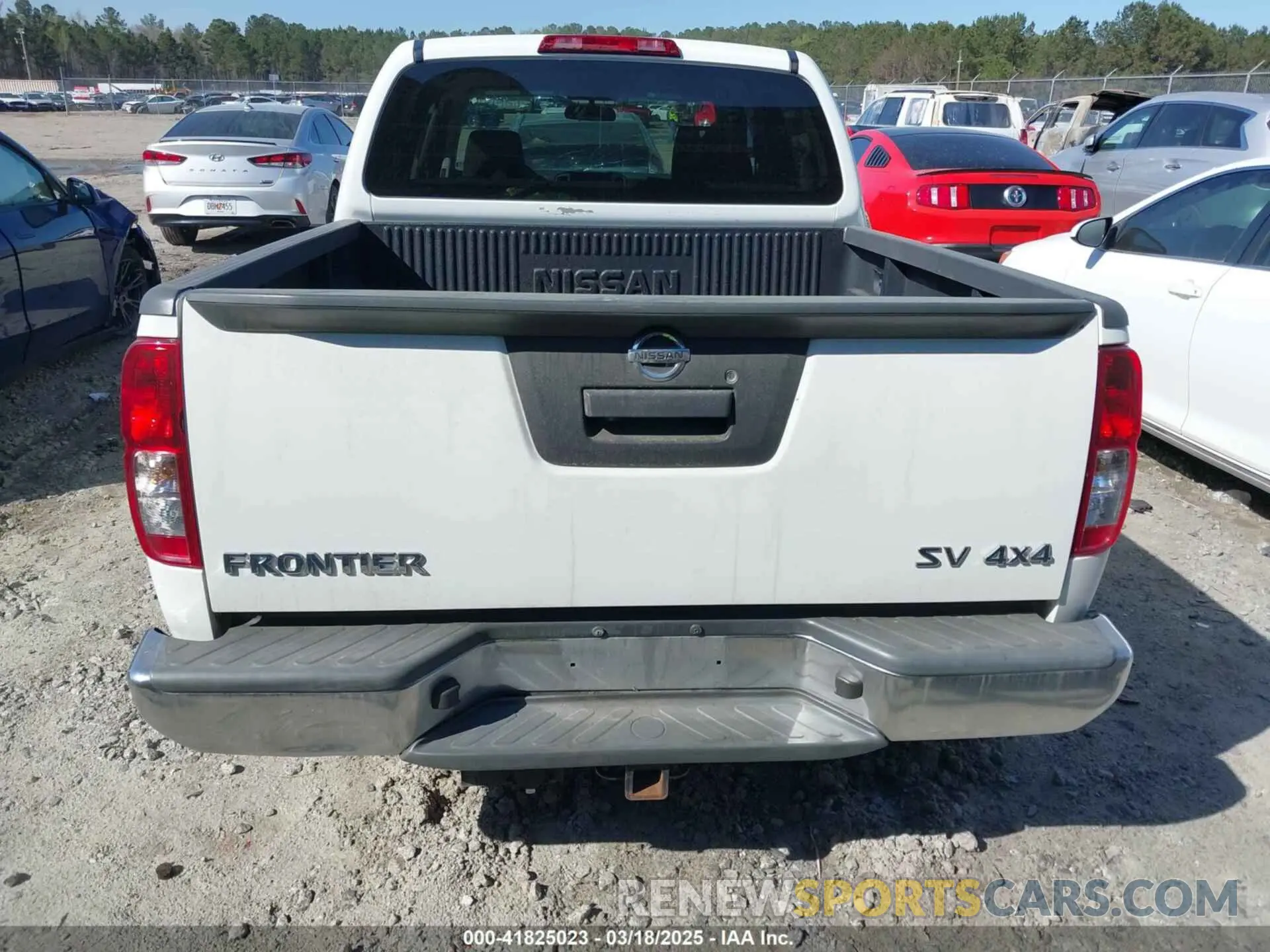 16 Photograph of a damaged car 1N6AD0EV8KN710070 NISSAN FRONTIER 2019