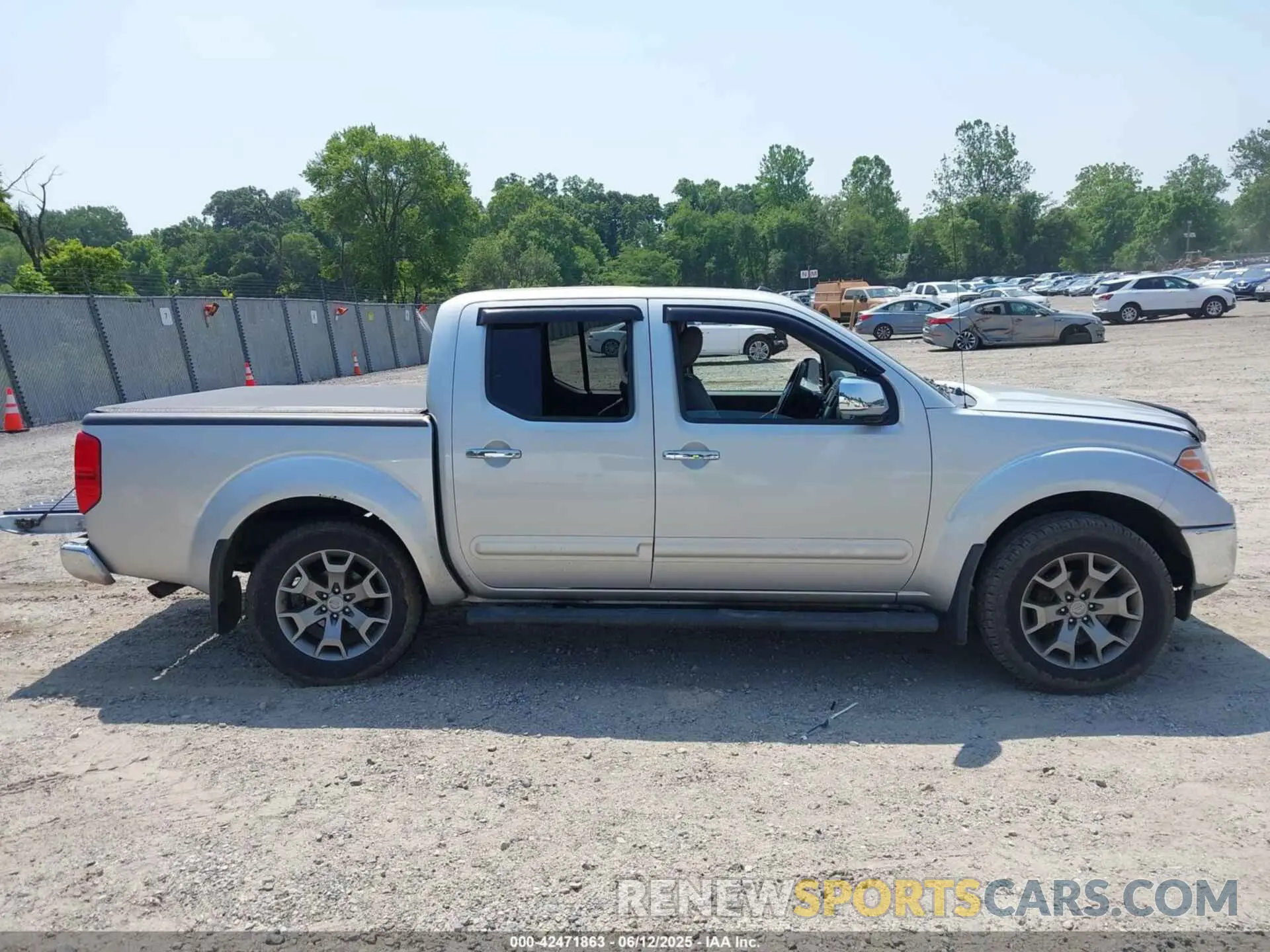 13 Photograph of a damaged car 1N6AD0EV9KN752067 NISSAN FRONTIER 2019