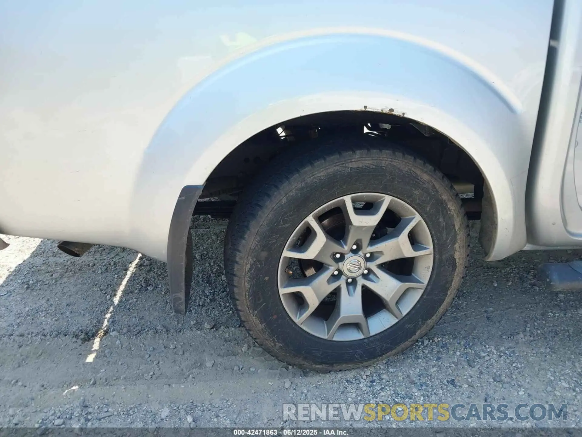 18 Photograph of a damaged car 1N6AD0EV9KN752067 NISSAN FRONTIER 2019