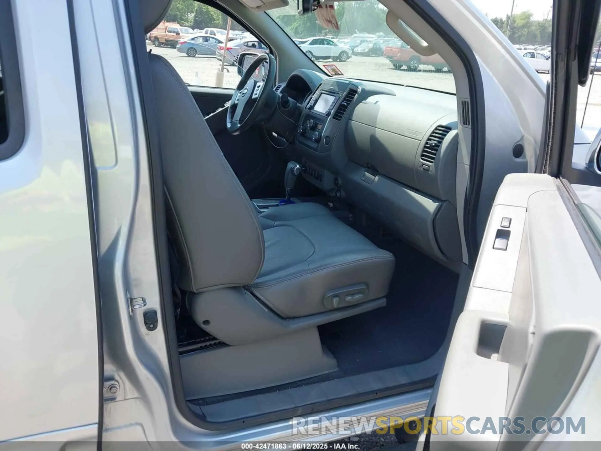 5 Photograph of a damaged car 1N6AD0EV9KN752067 NISSAN FRONTIER 2019