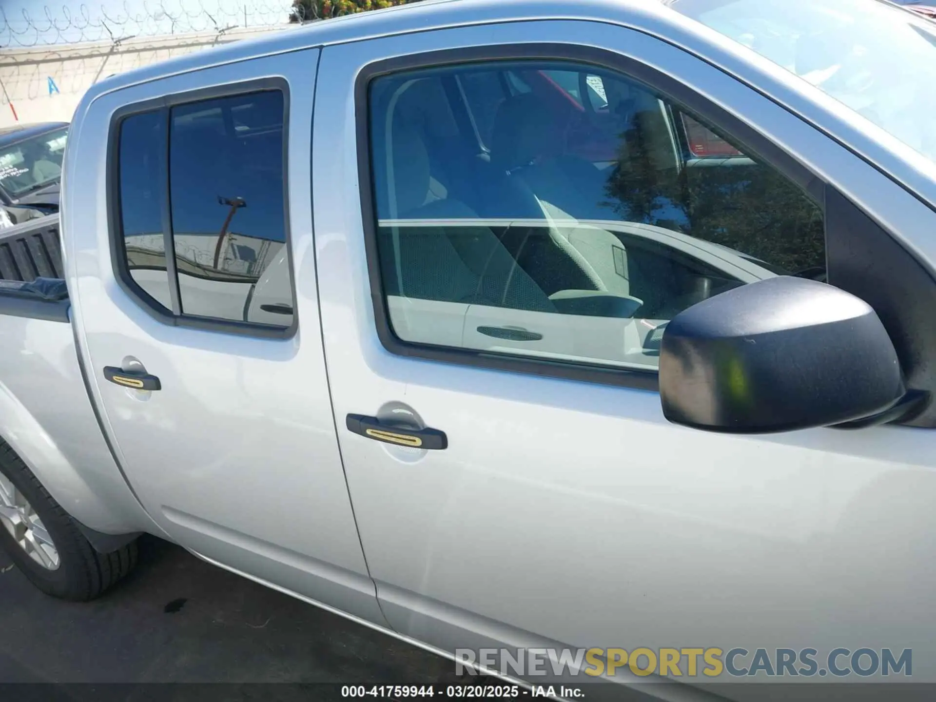 14 Photograph of a damaged car 1N6AD0FR5KN701277 NISSAN FRONTIER 2019