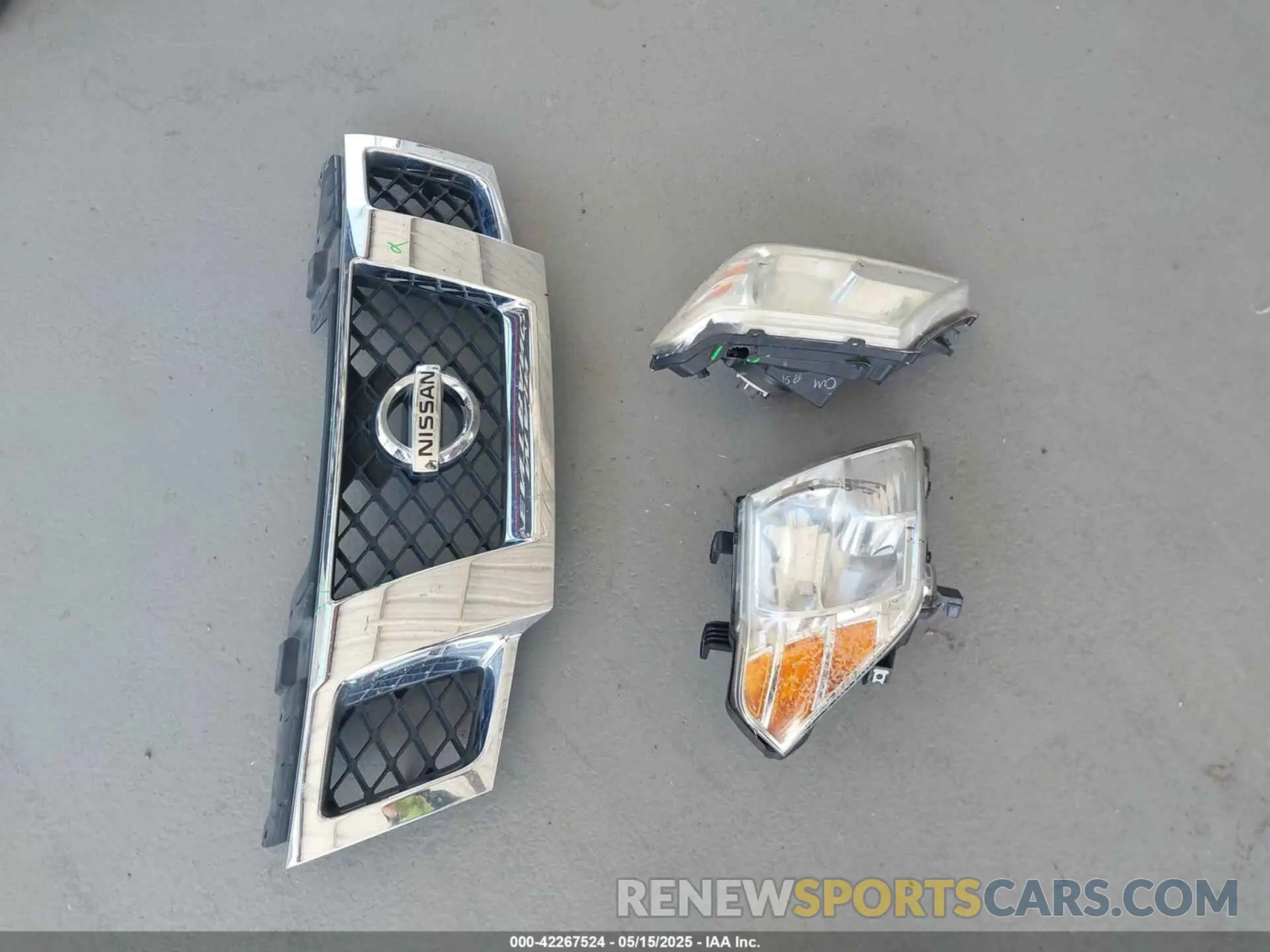 12 Photograph of a damaged car 1N6DD0ER3KN768040 NISSAN FRONTIER 2019