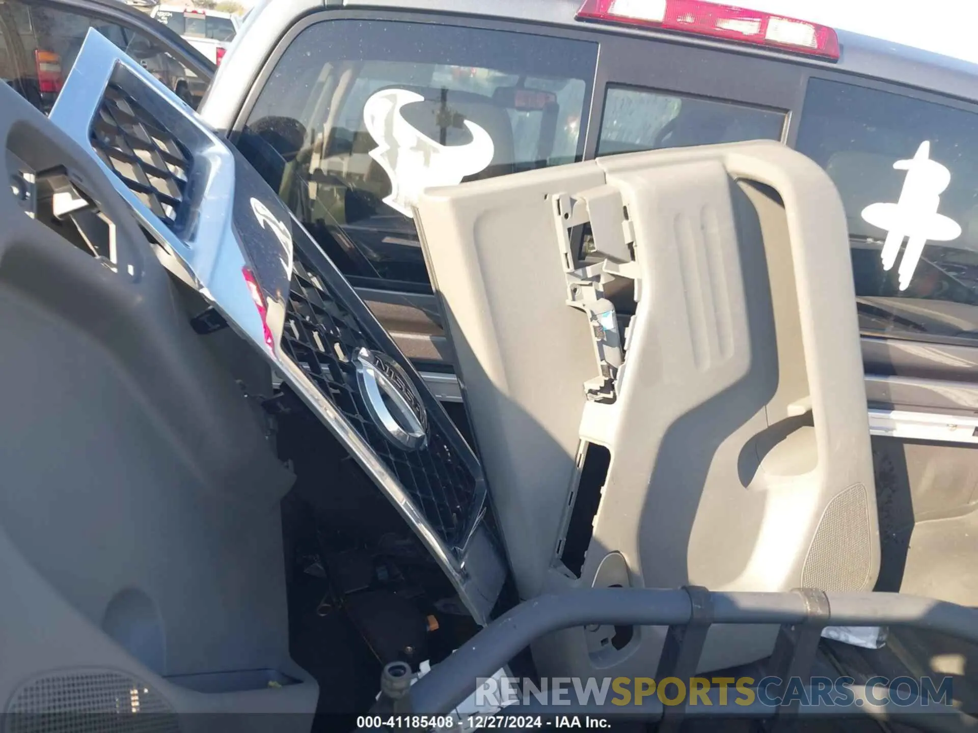 12 Photograph of a damaged car 1N6DD0ER4KN780083 NISSAN FRONTIER 2019