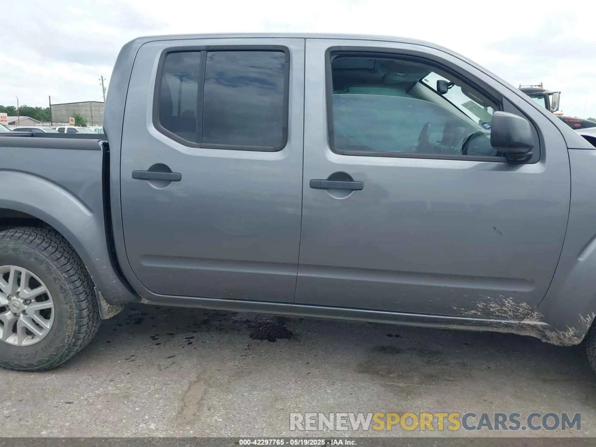 13 Photograph of a damaged car 1N6DD0ER7KN783933 NISSAN FRONTIER 2019