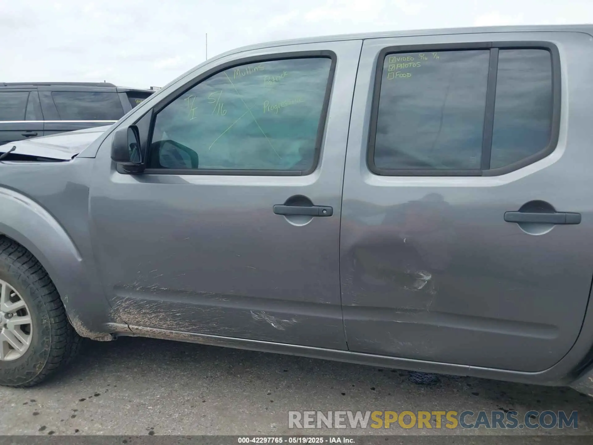 14 Photograph of a damaged car 1N6DD0ER7KN783933 NISSAN FRONTIER 2019