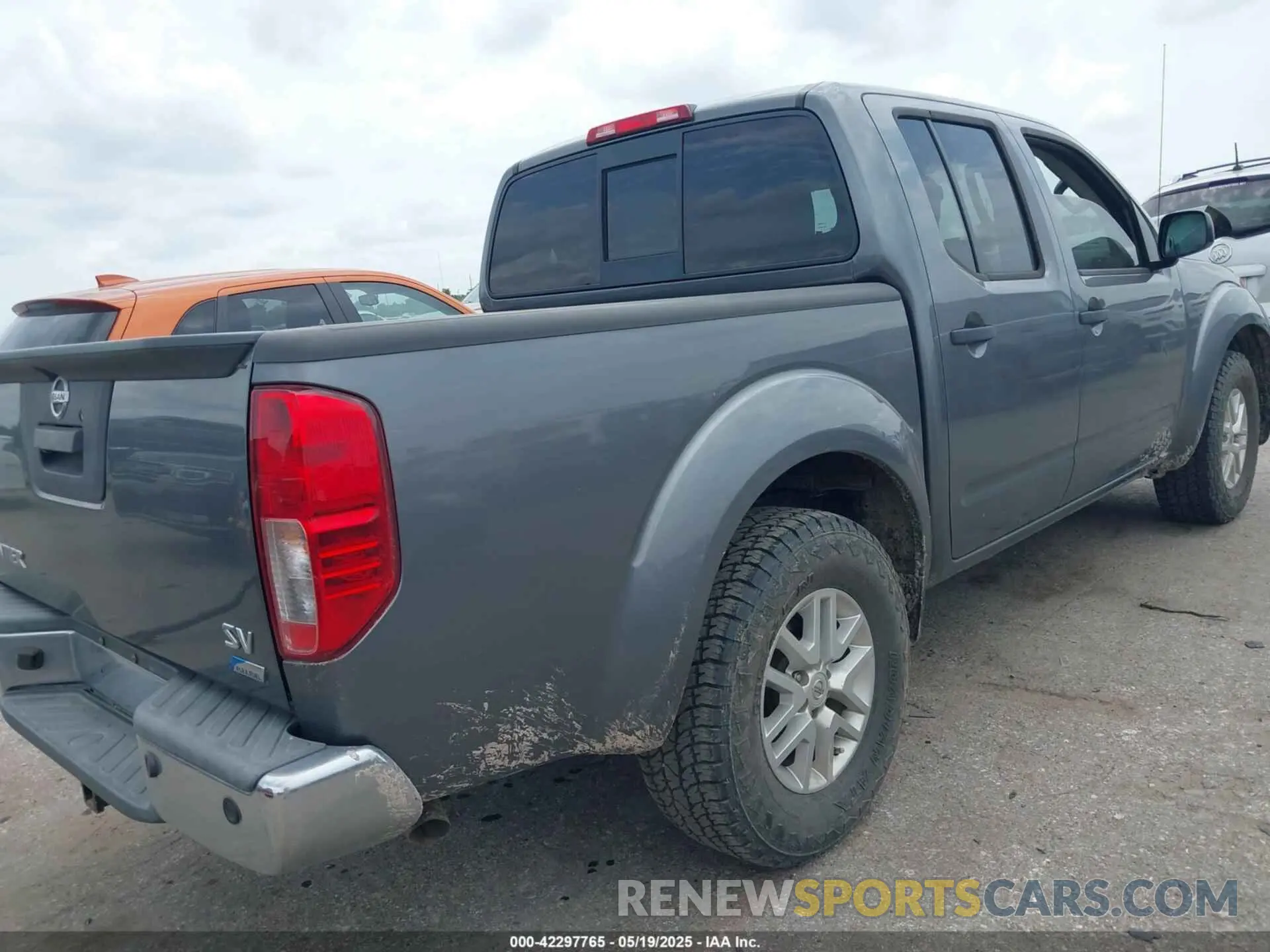 4 Photograph of a damaged car 1N6DD0ER7KN783933 NISSAN FRONTIER 2019