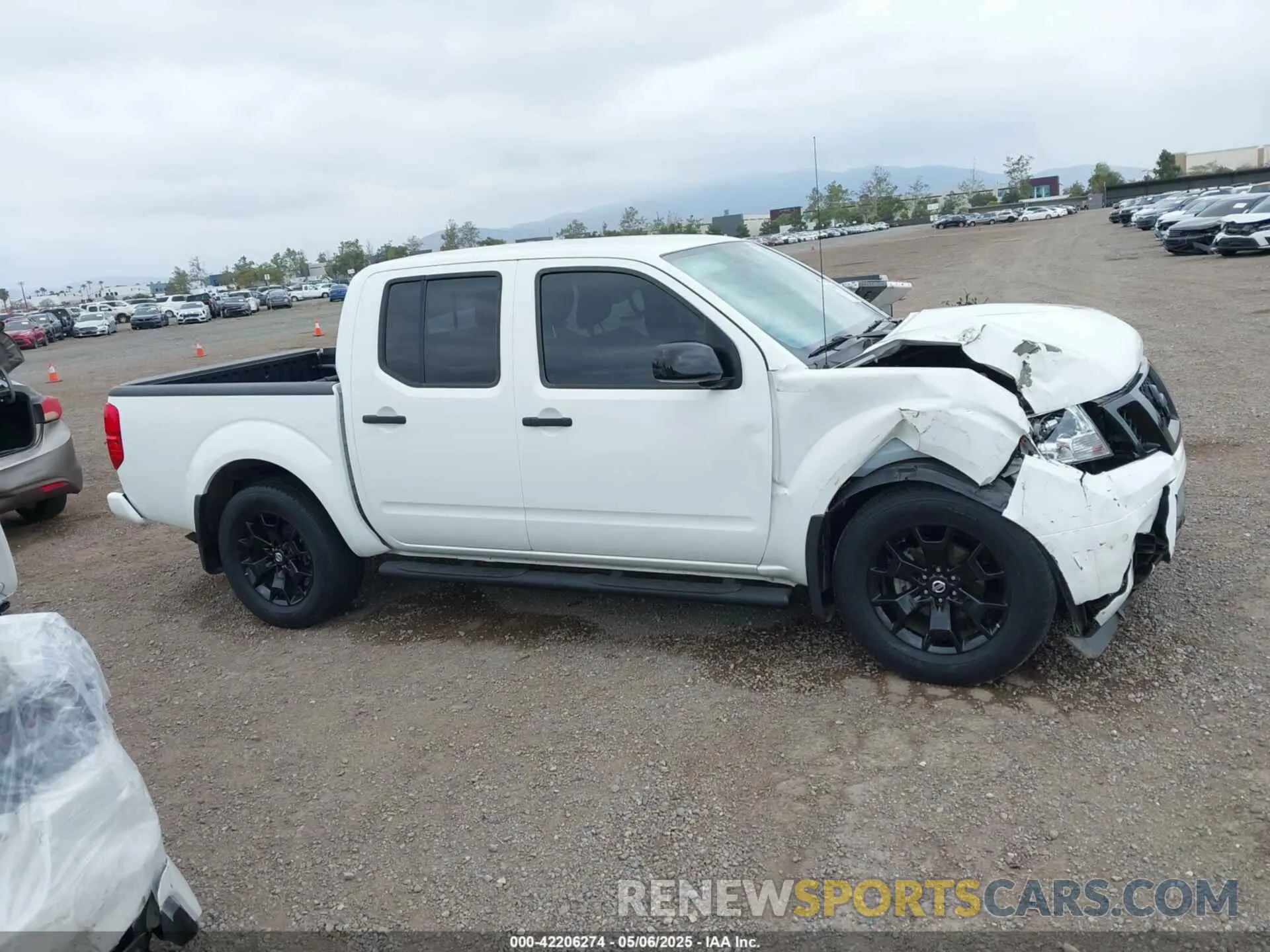 13 Photograph of a damaged car 1N6ED0EA0LN705624 NISSAN FRONTIER 2020