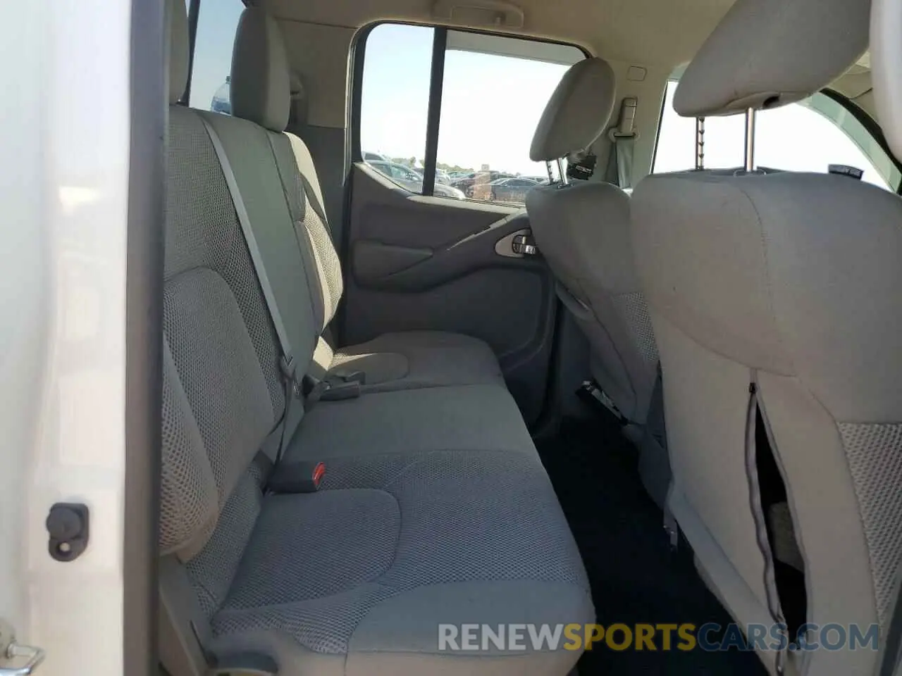 10 Photograph of a damaged car 1N6ED0EA3LN727553 NISSAN FRONTIER 2020