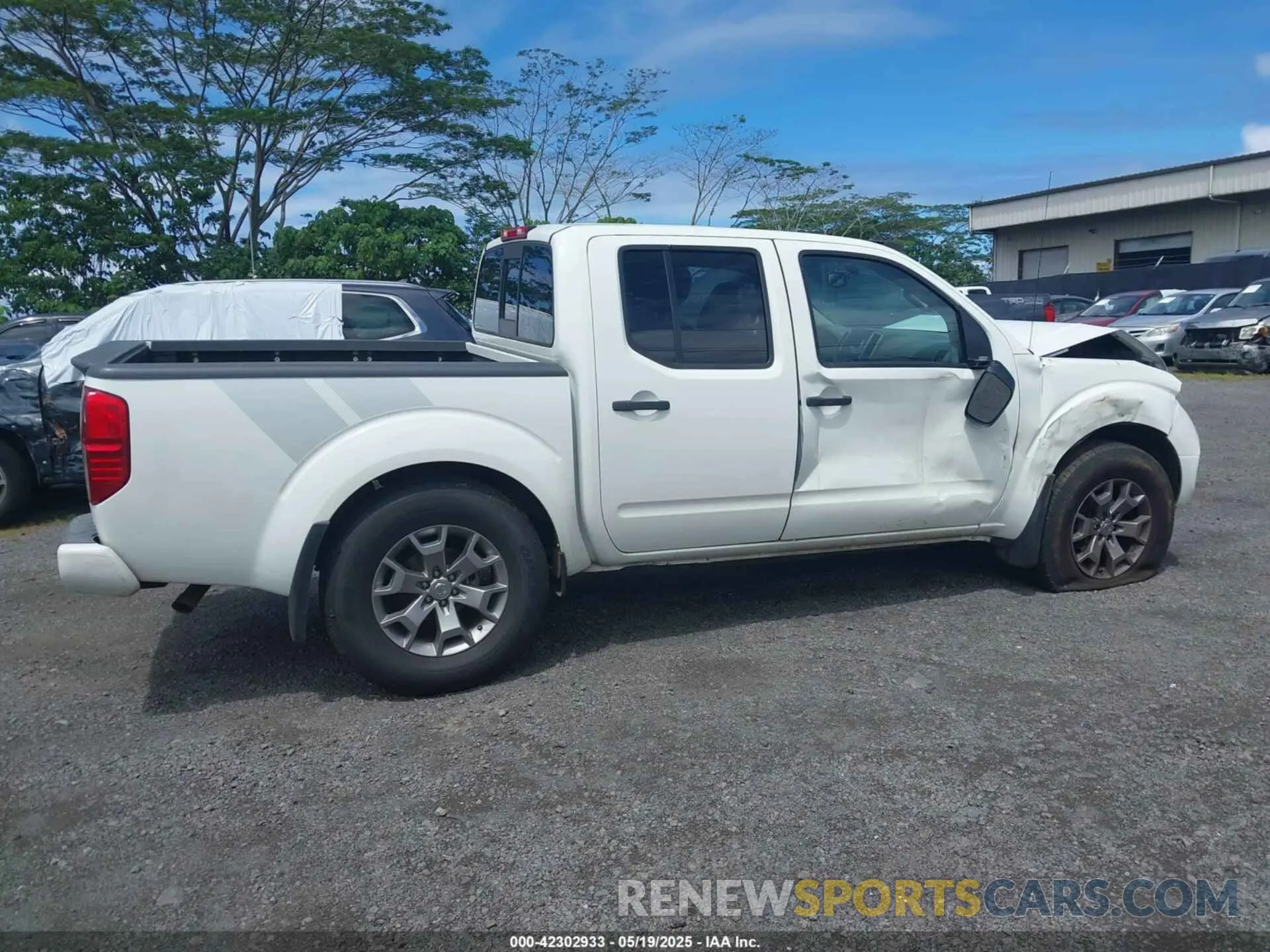 13 Photograph of a damaged car 1N6ED0EB2LN720957 NISSAN FRONTIER 2020