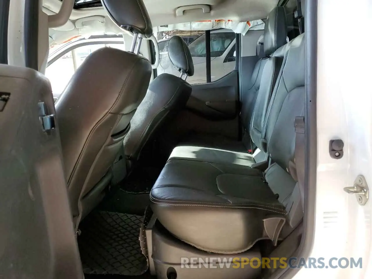 10 Photograph of a damaged car 1N6ED0EB7LN703345 NISSAN FRONTIER 2020