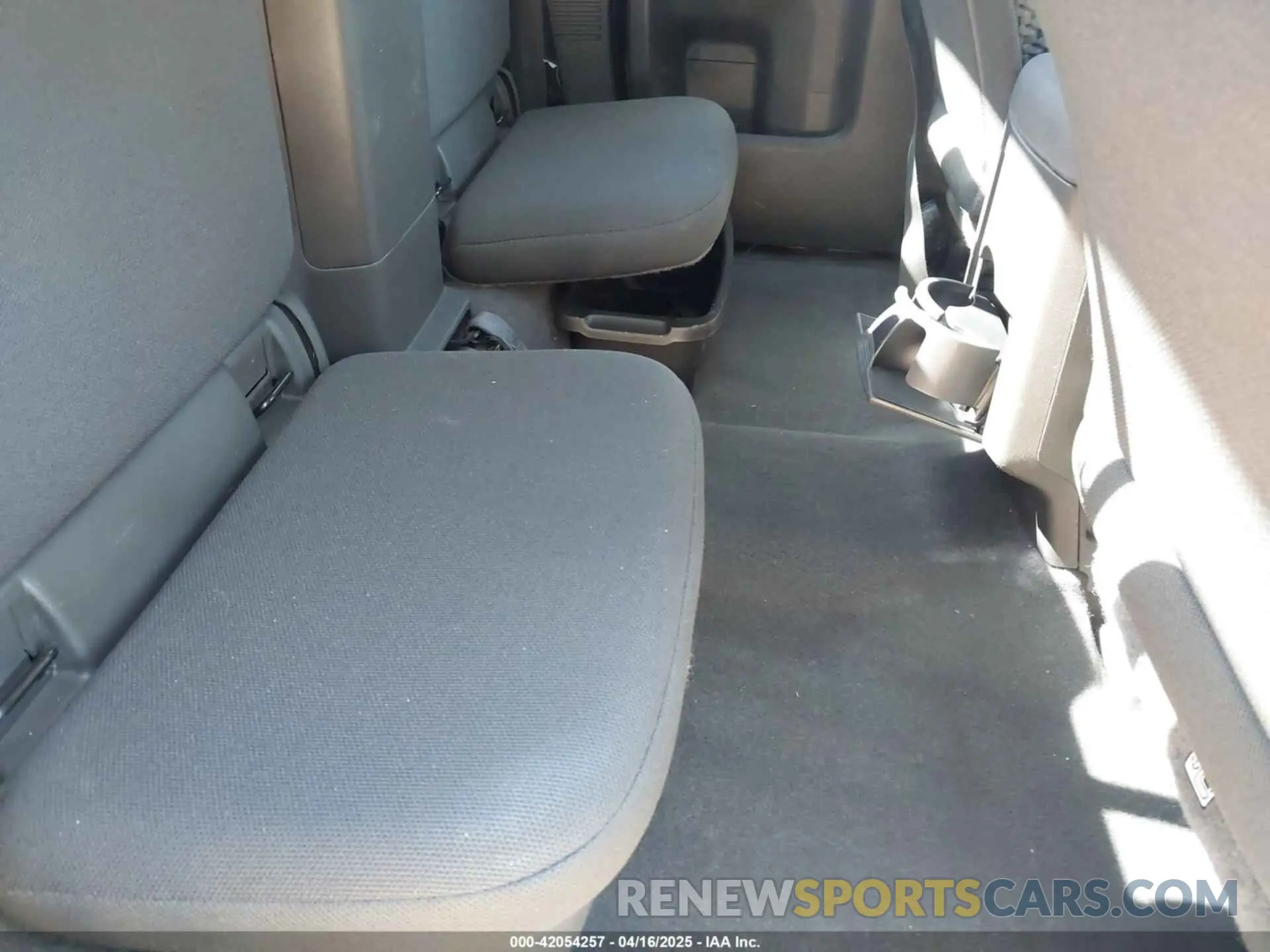 8 Photograph of a damaged car 1N6ED0CF9MN717481 NISSAN FRONTIER 2021