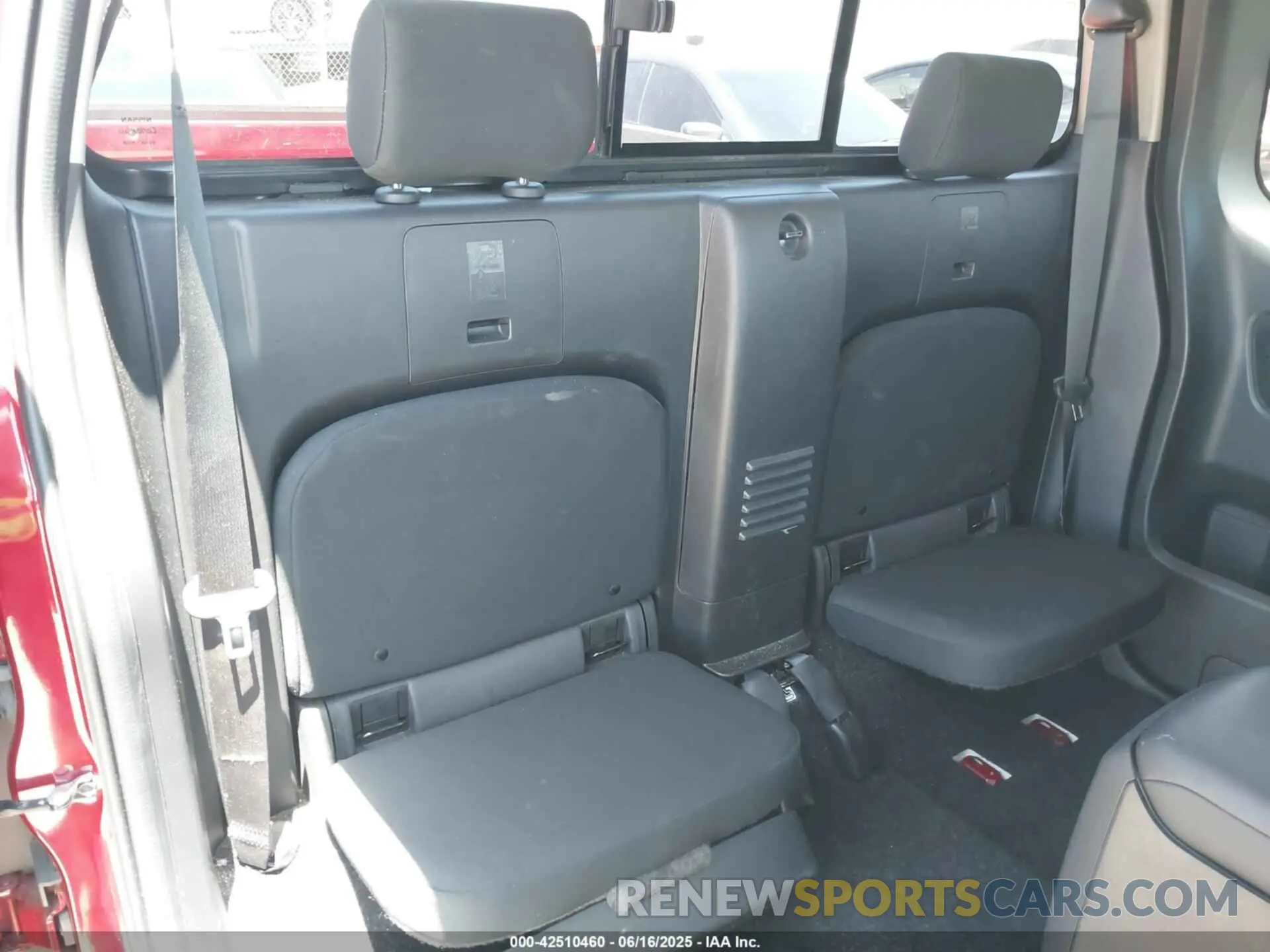 8 Photograph of a damaged car 1N6ED1CL4NN632481 NISSAN FRONTIER 2022