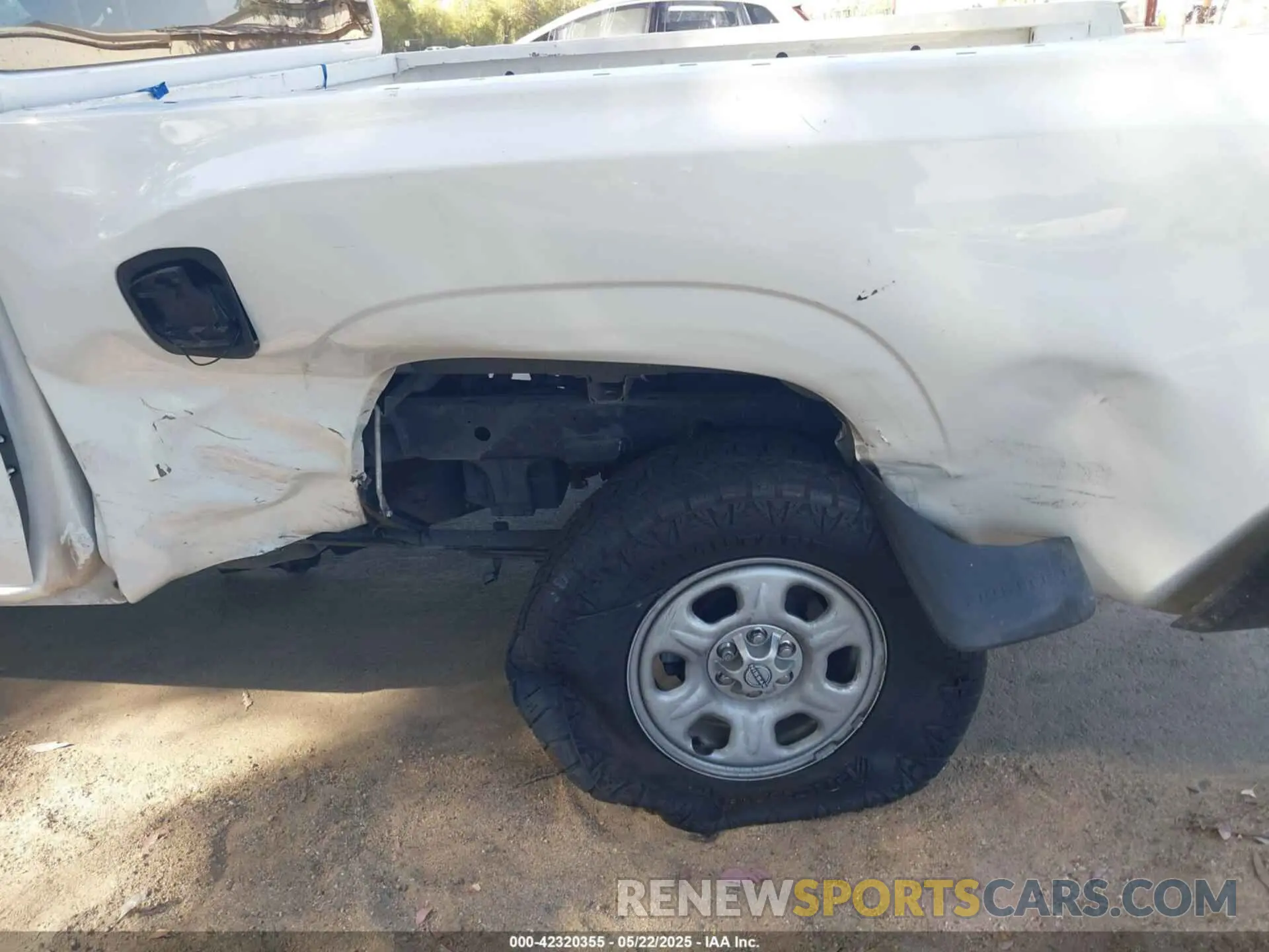 17 Photograph of a damaged car 1N6ED1CM4NN675419 NISSAN FRONTIER 2022
