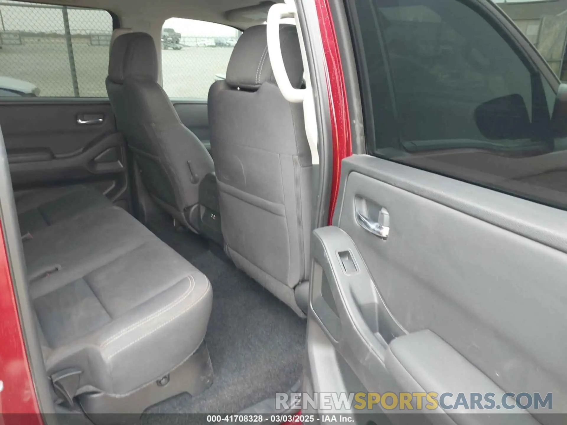 8 Photograph of a damaged car 1N6ED1EJ3NN675527 NISSAN FRONTIER 2022