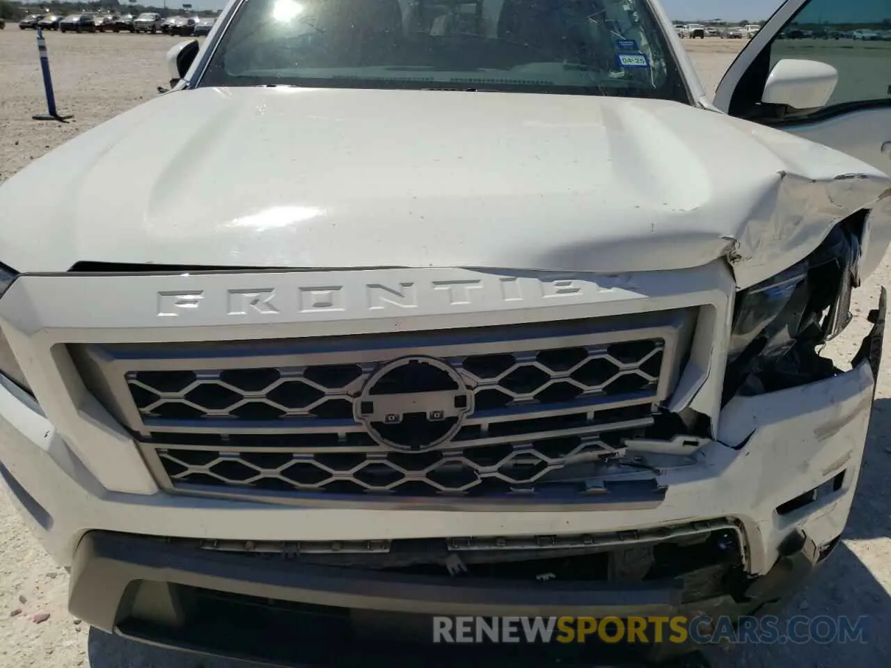 11 Photograph of a damaged car 1N6ED1EJ4NN632105 NISSAN FRONTIER 2022
