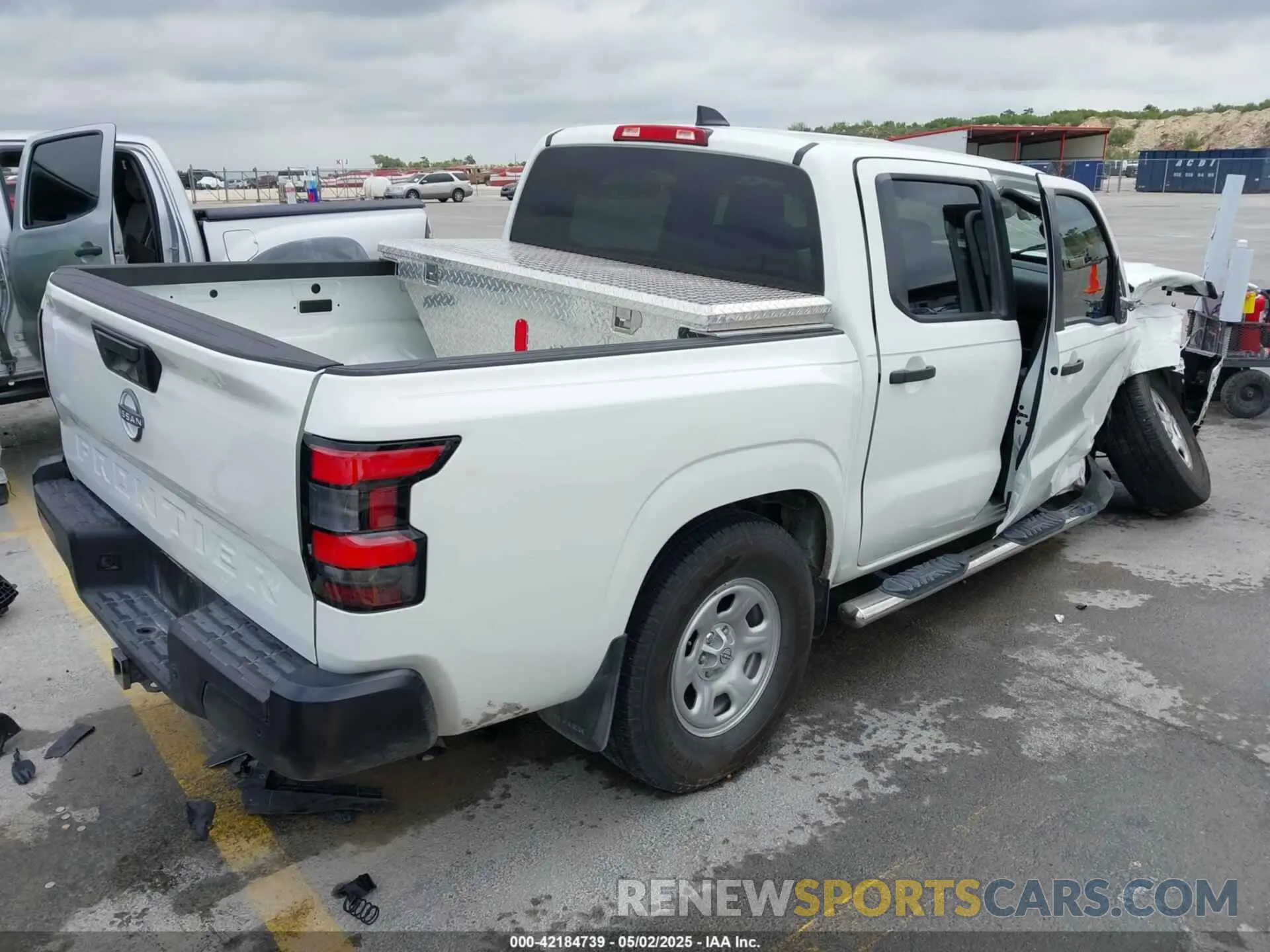 4 Photograph of a damaged car 1N6ED1EJ4NN696435 NISSAN FRONTIER 2022