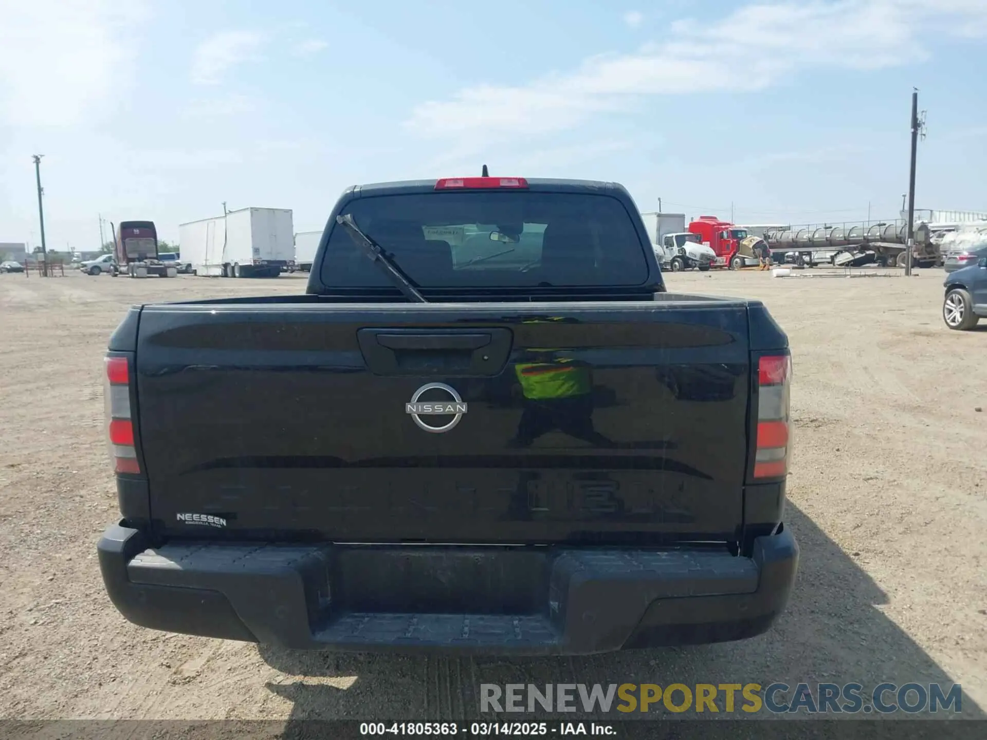 17 Photograph of a damaged car 1N6ED1EJ7NN611393 NISSAN FRONTIER 2022