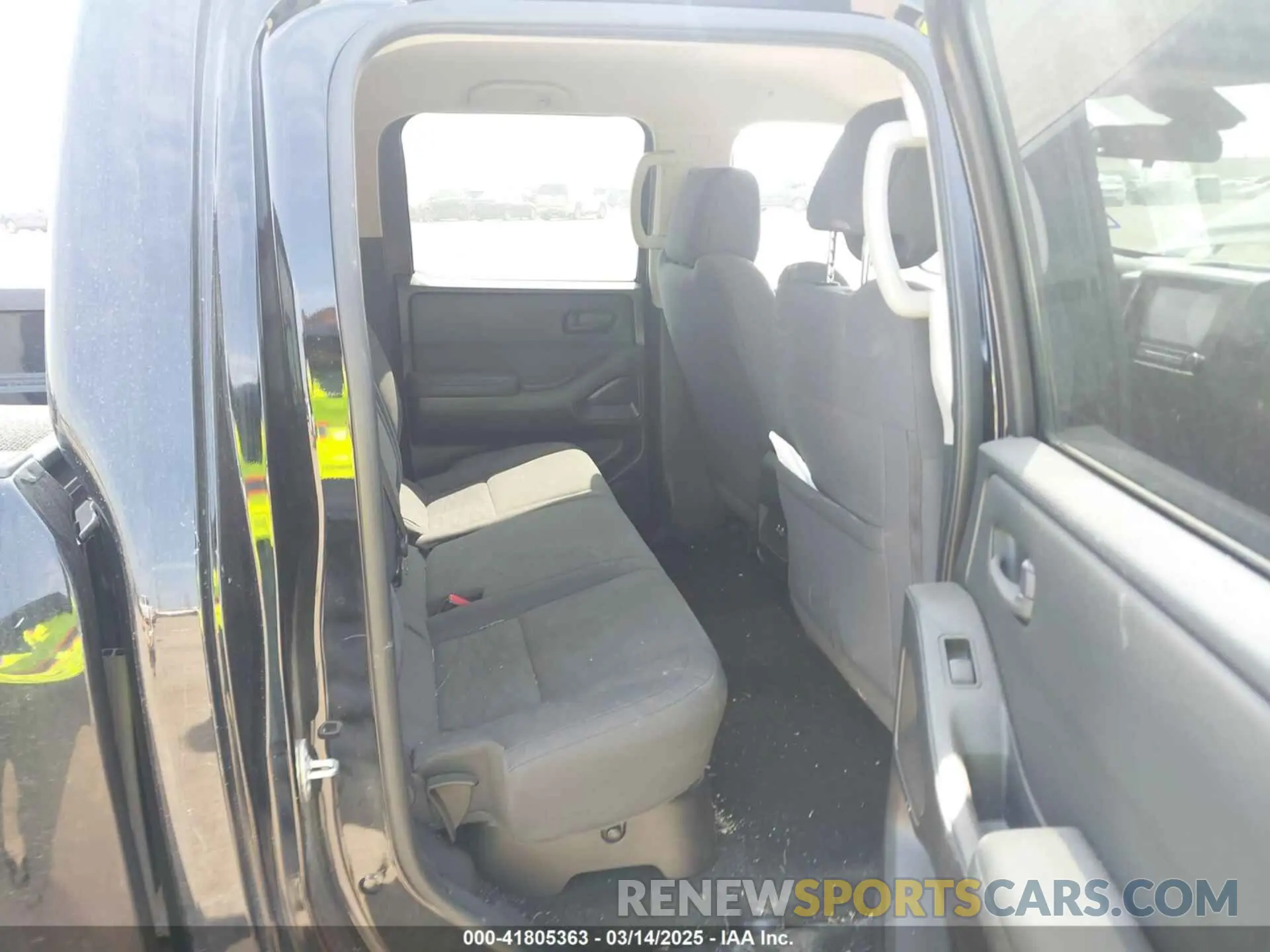 8 Photograph of a damaged car 1N6ED1EJ7NN611393 NISSAN FRONTIER 2022