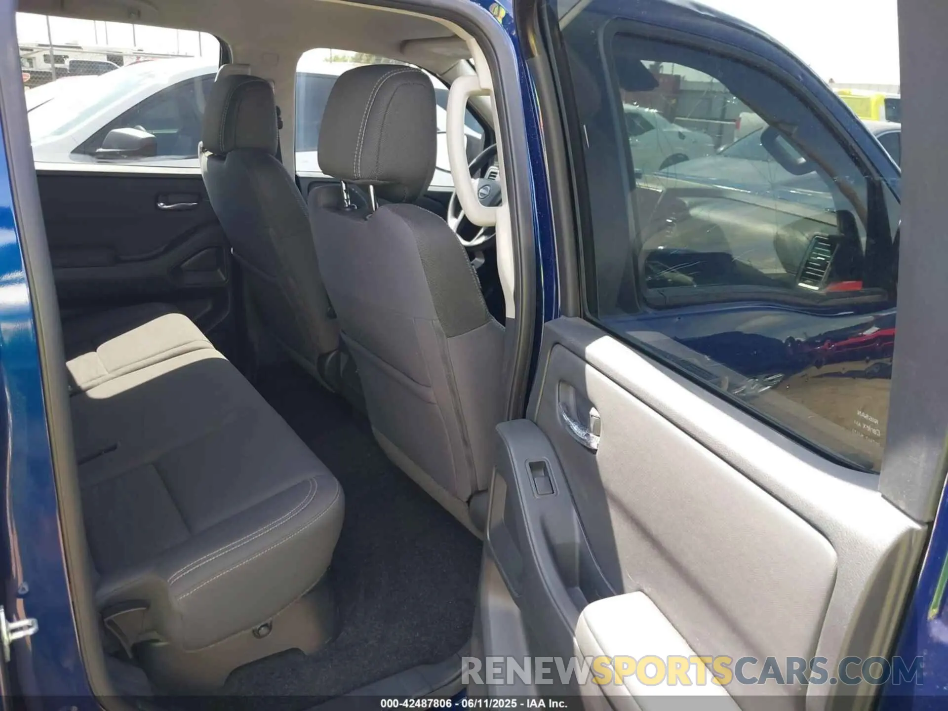 8 Photograph of a damaged car 1N6ED1EJXNN654268 NISSAN FRONTIER 2022