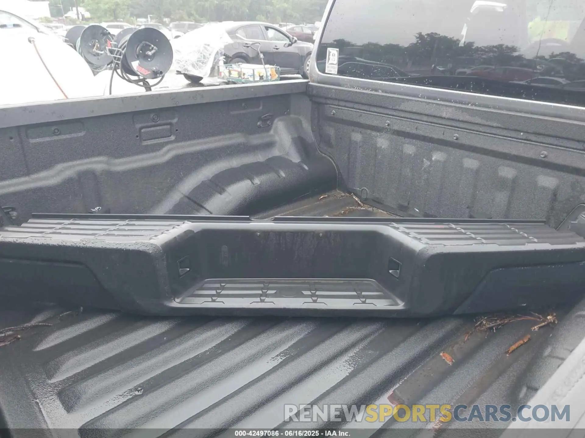 12 Photograph of a damaged car 1N6ED1EK4NN690661 NISSAN FRONTIER 2022