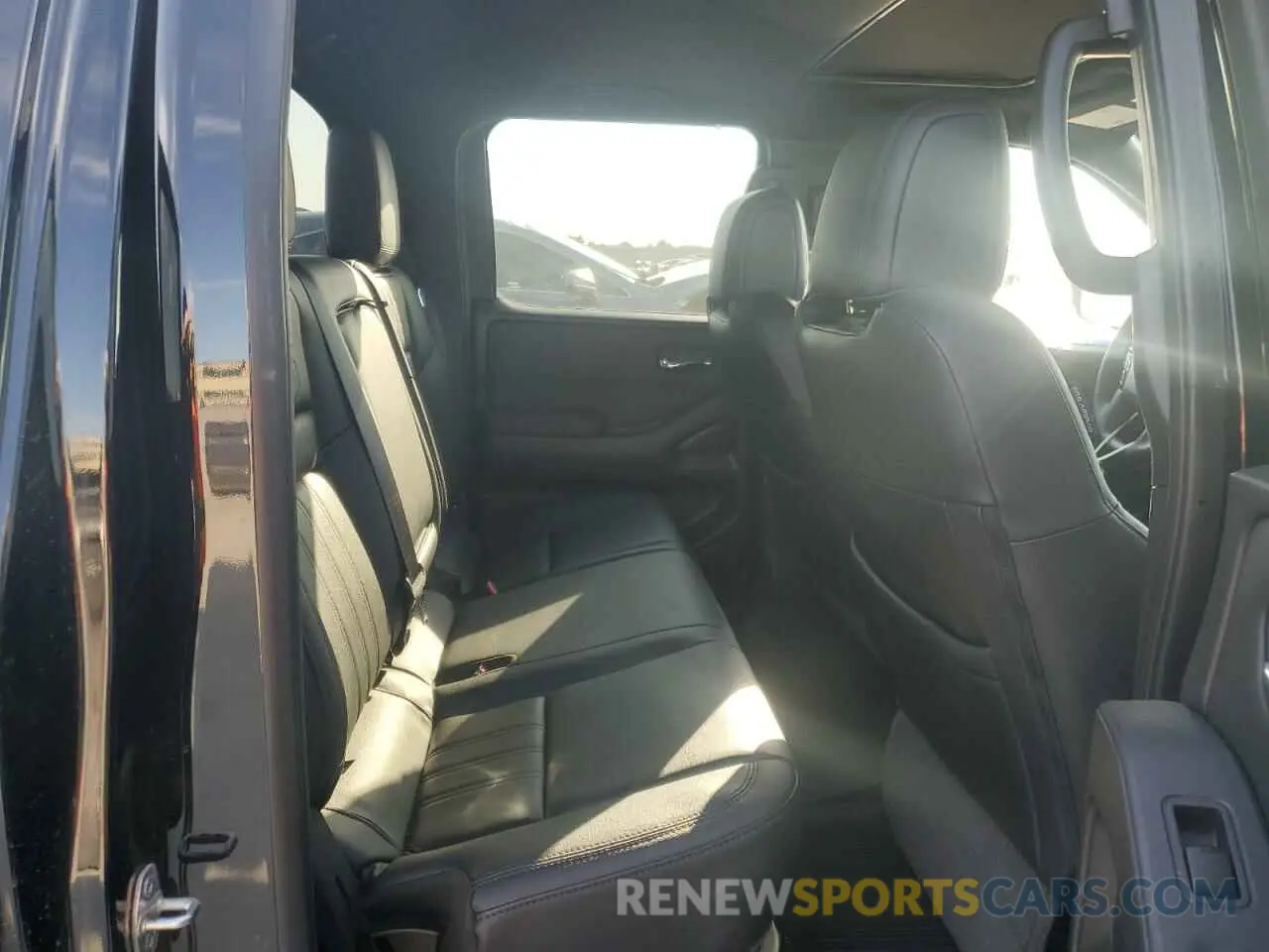 10 Photograph of a damaged car 1N6ED1EK5NN615256 NISSAN FRONTIER 2022