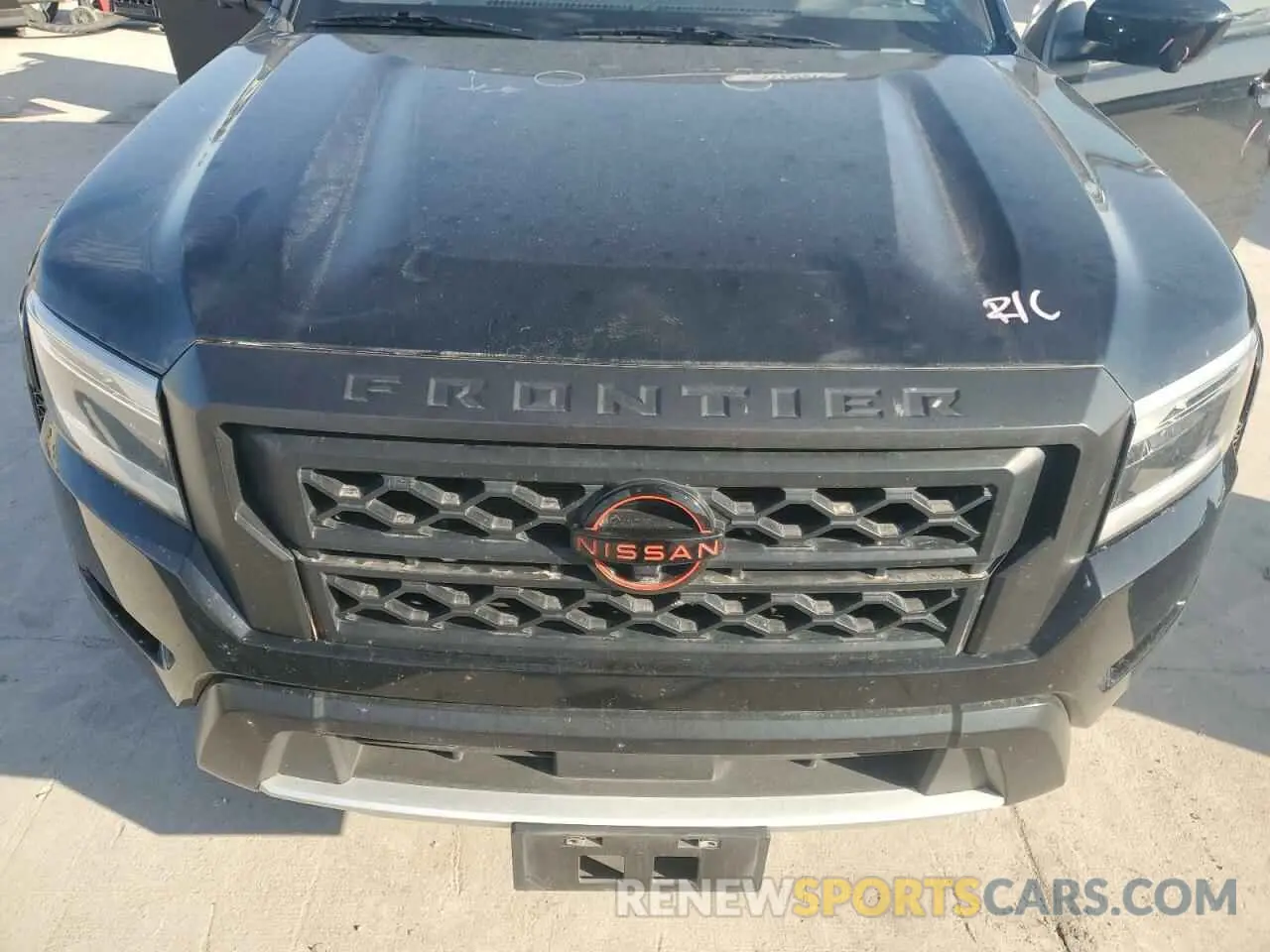 11 Photograph of a damaged car 1N6ED1EK5NN615256 NISSAN FRONTIER 2022