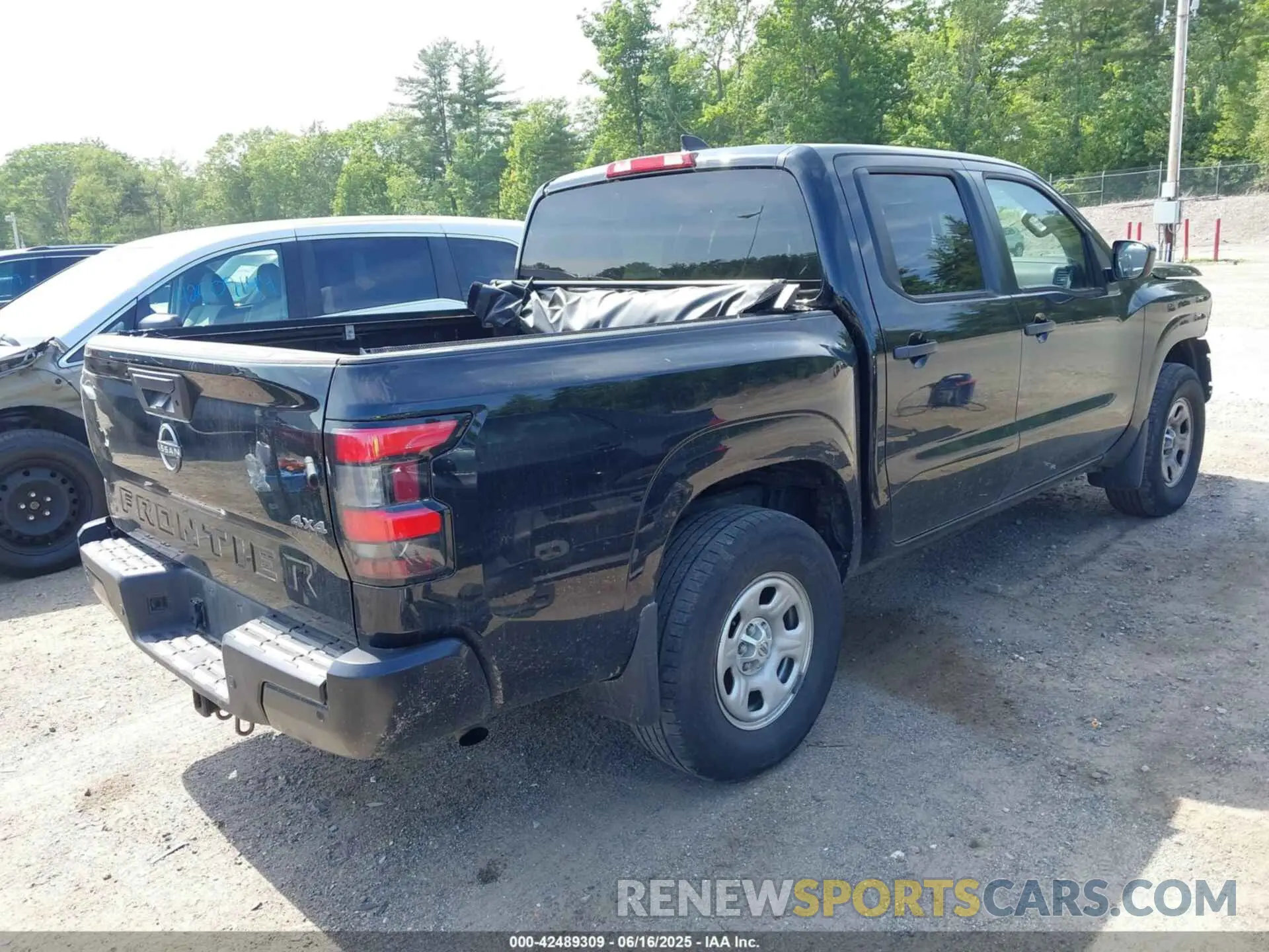 4 Photograph of a damaged car 1N6ED1EK6NN630445 NISSAN FRONTIER 2022