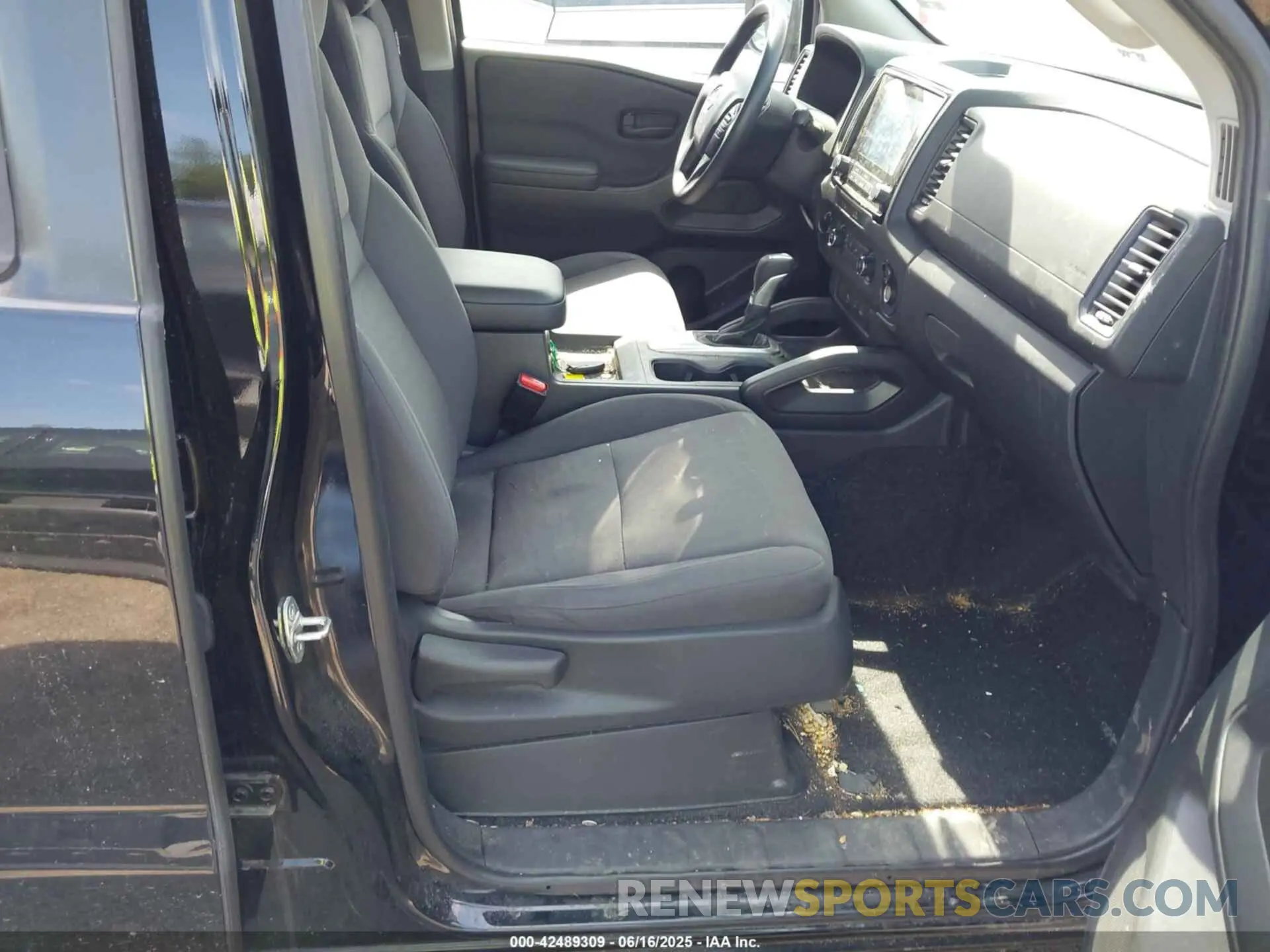 5 Photograph of a damaged car 1N6ED1EK6NN630445 NISSAN FRONTIER 2022