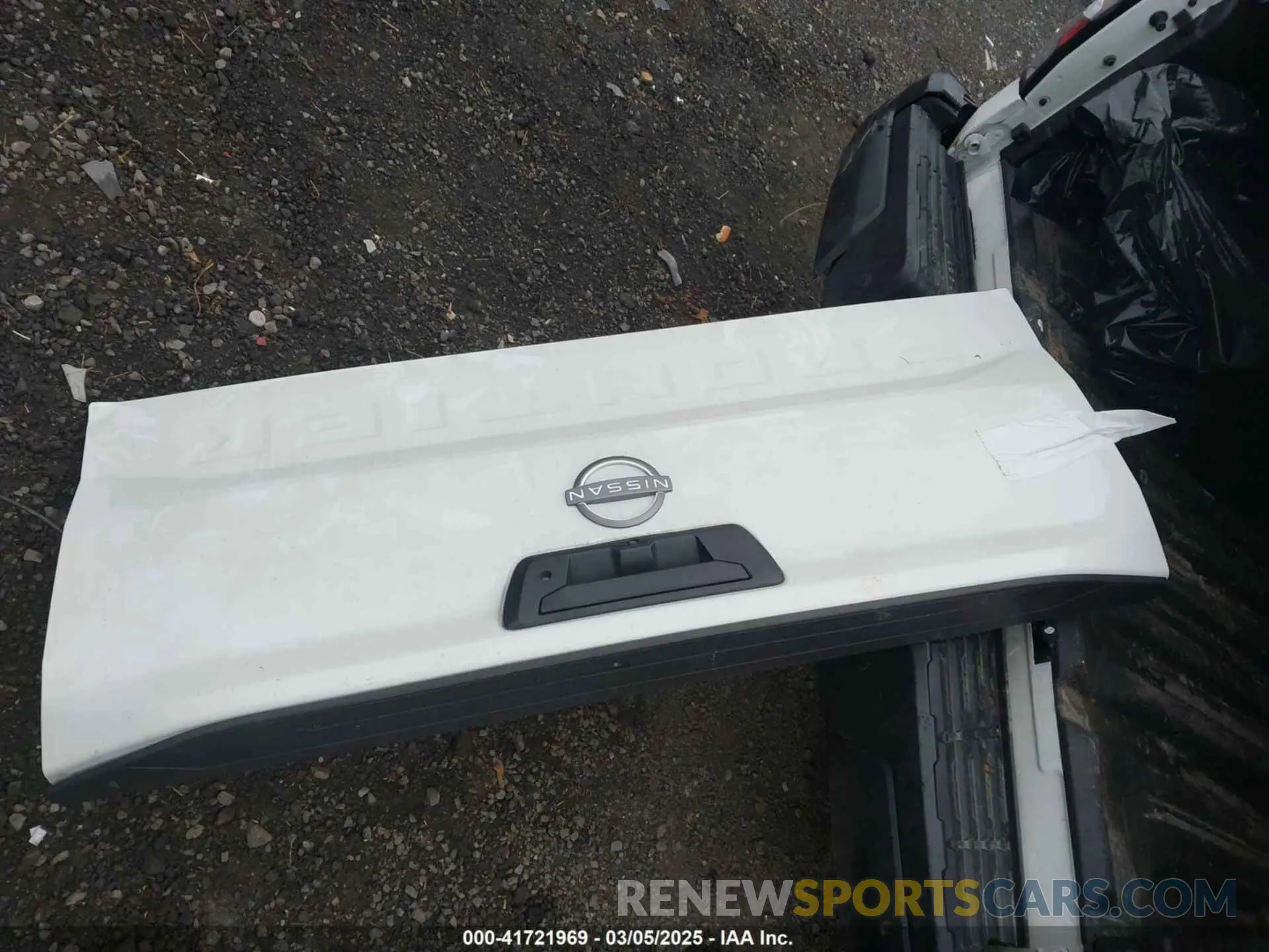 17 Photograph of a damaged car 1N6ED1CL0RN645850 NISSAN FRONTIER 2024