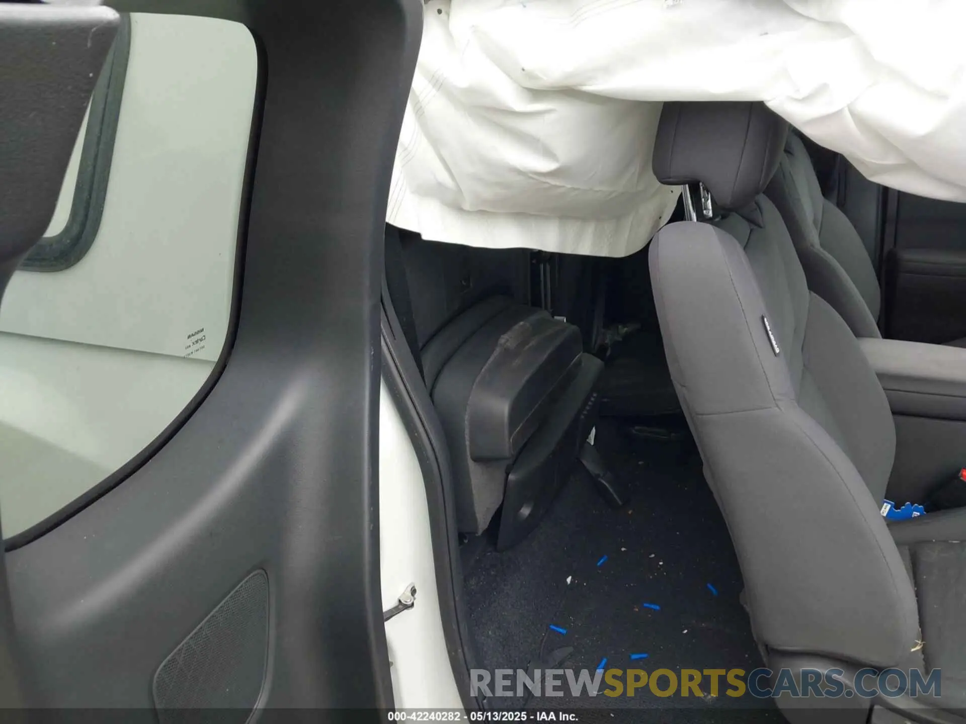 8 Photograph of a damaged car 1N6ED1CL1RN671096 NISSAN FRONTIER 2024