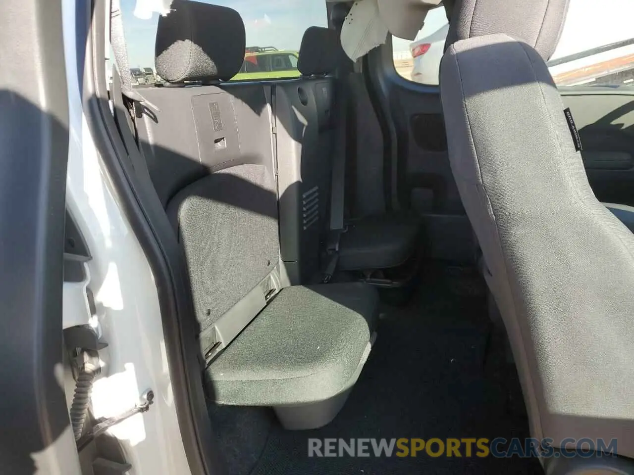 10 Photograph of a damaged car 1N6ED1CL5RN674826 NISSAN FRONTIER 2024