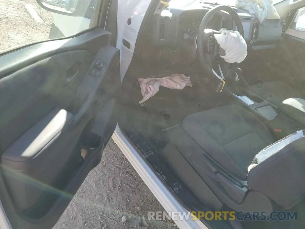 8 Photograph of a damaged car 1N6ED1CL5RN674826 NISSAN FRONTIER 2024