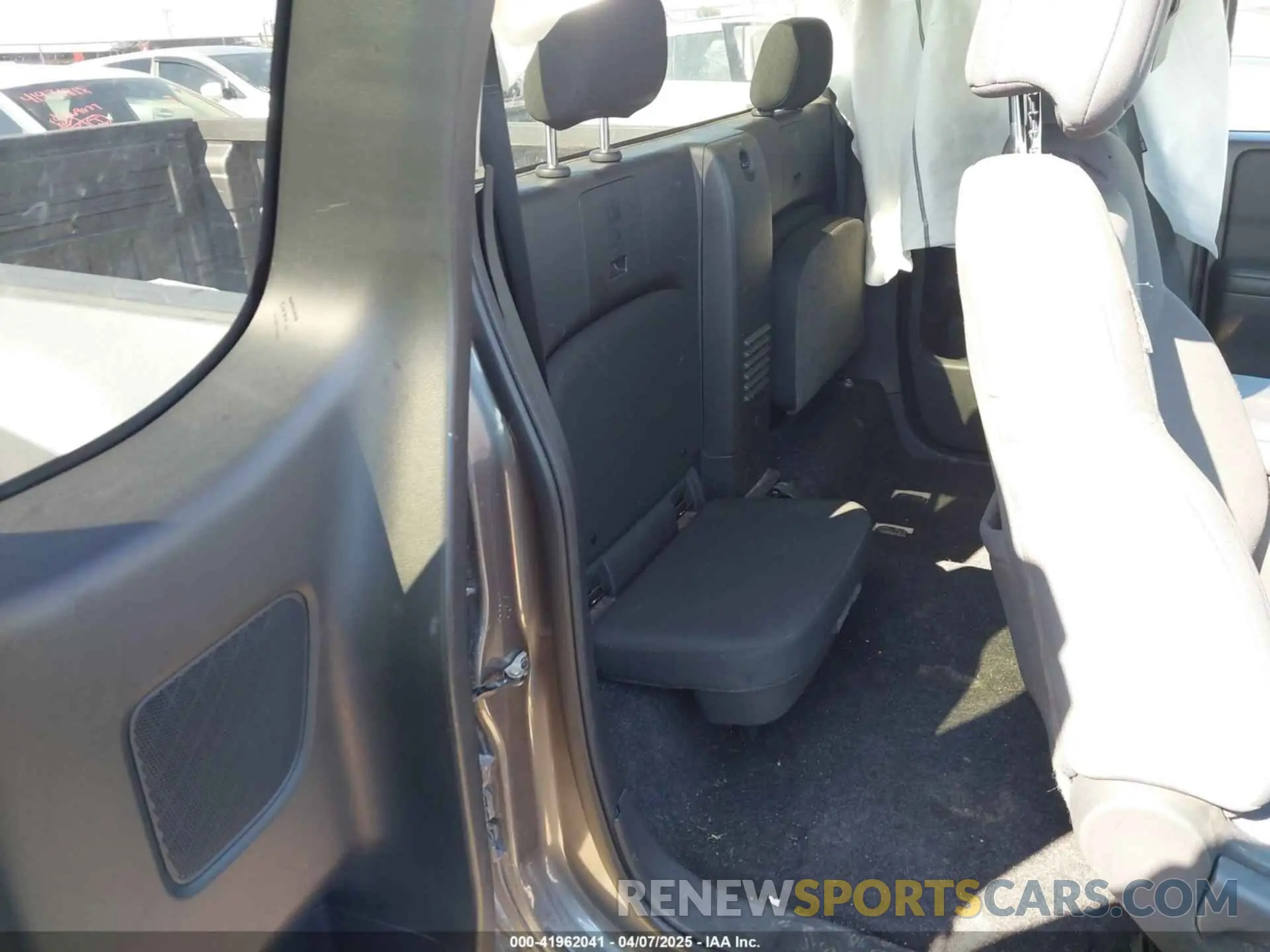 8 Photograph of a damaged car 1N6ED1CL8RN629301 NISSAN FRONTIER 2024