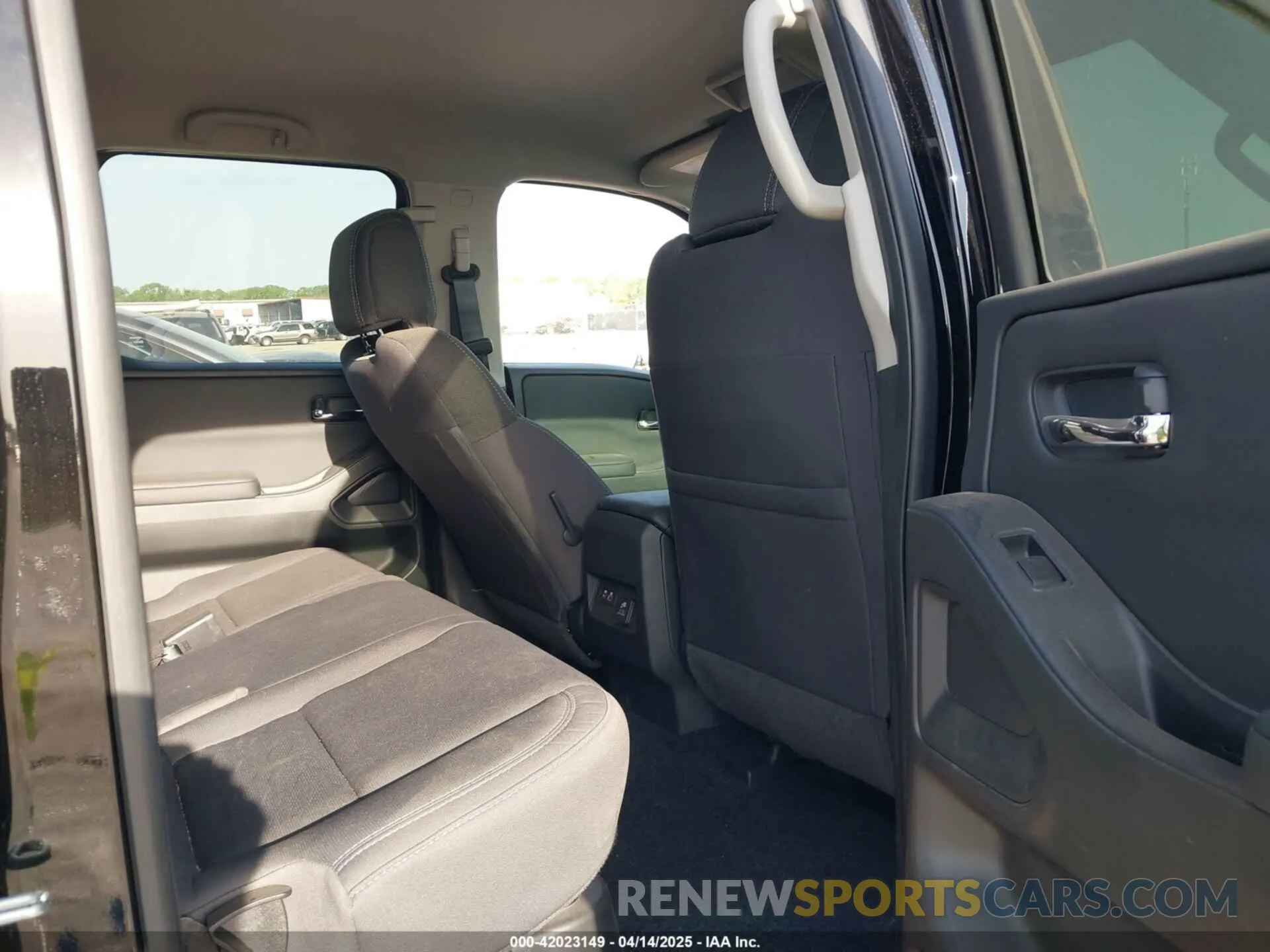 8 Photograph of a damaged car 1N6ED1EJ5RN667709 NISSAN FRONTIER 2024