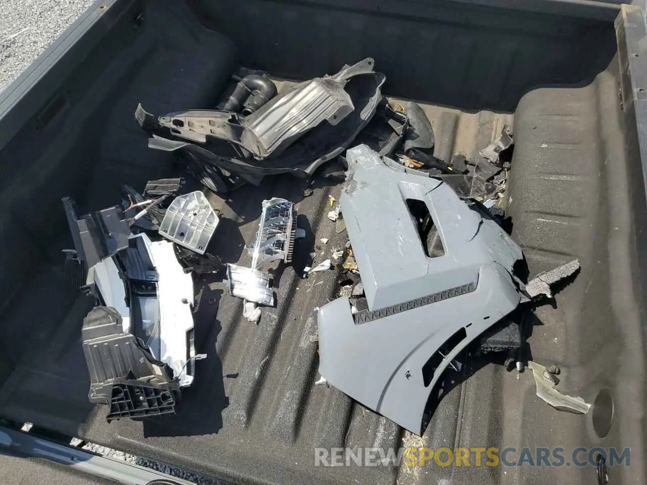 12 Photograph of a damaged car 1N6ED1EJ9RN612373 NISSAN FRONTIER 2024