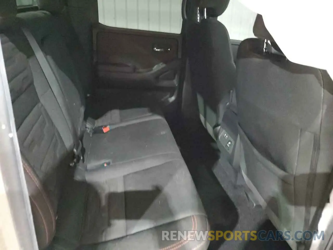10 Photograph of a damaged car 1N6ED1EK2RN605631 NISSAN FRONTIER 2024