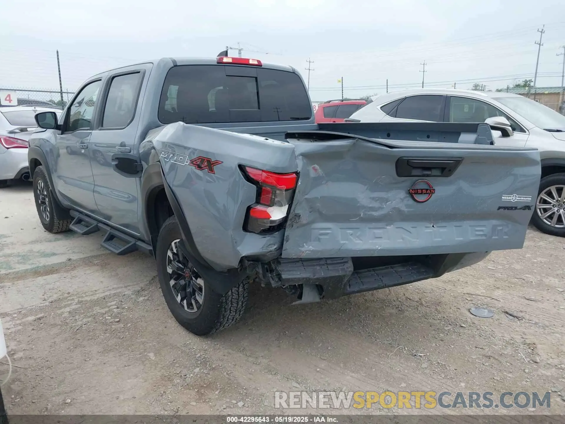 3 Photograph of a damaged car 1N6ED1EK2RN630822 NISSAN FRONTIER 2024