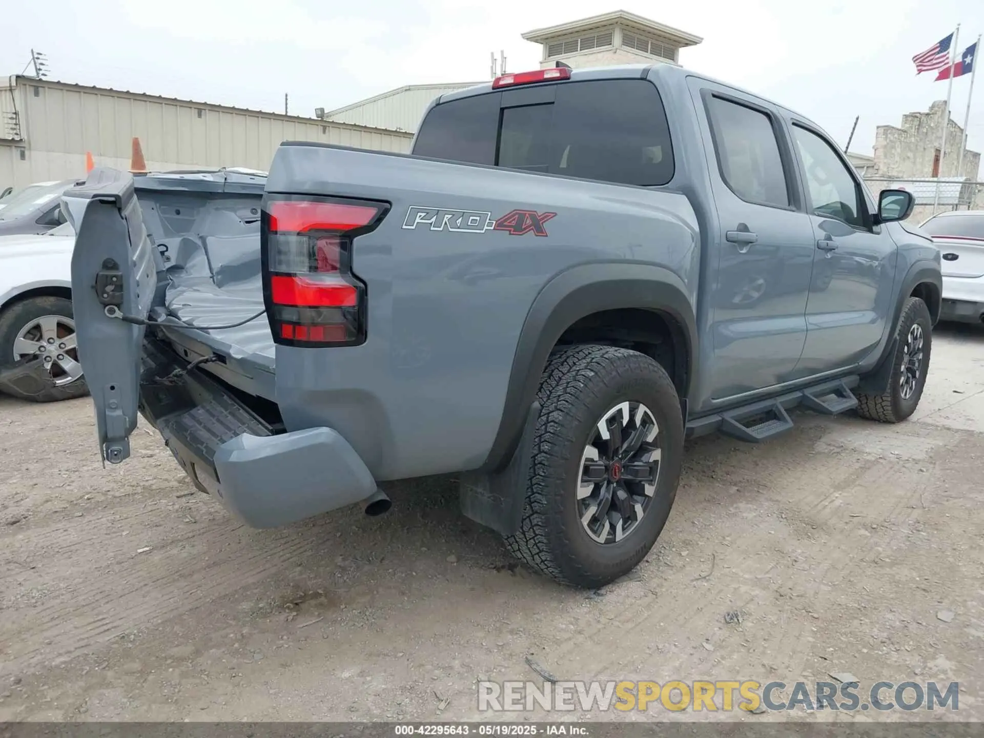 4 Photograph of a damaged car 1N6ED1EK2RN630822 NISSAN FRONTIER 2024