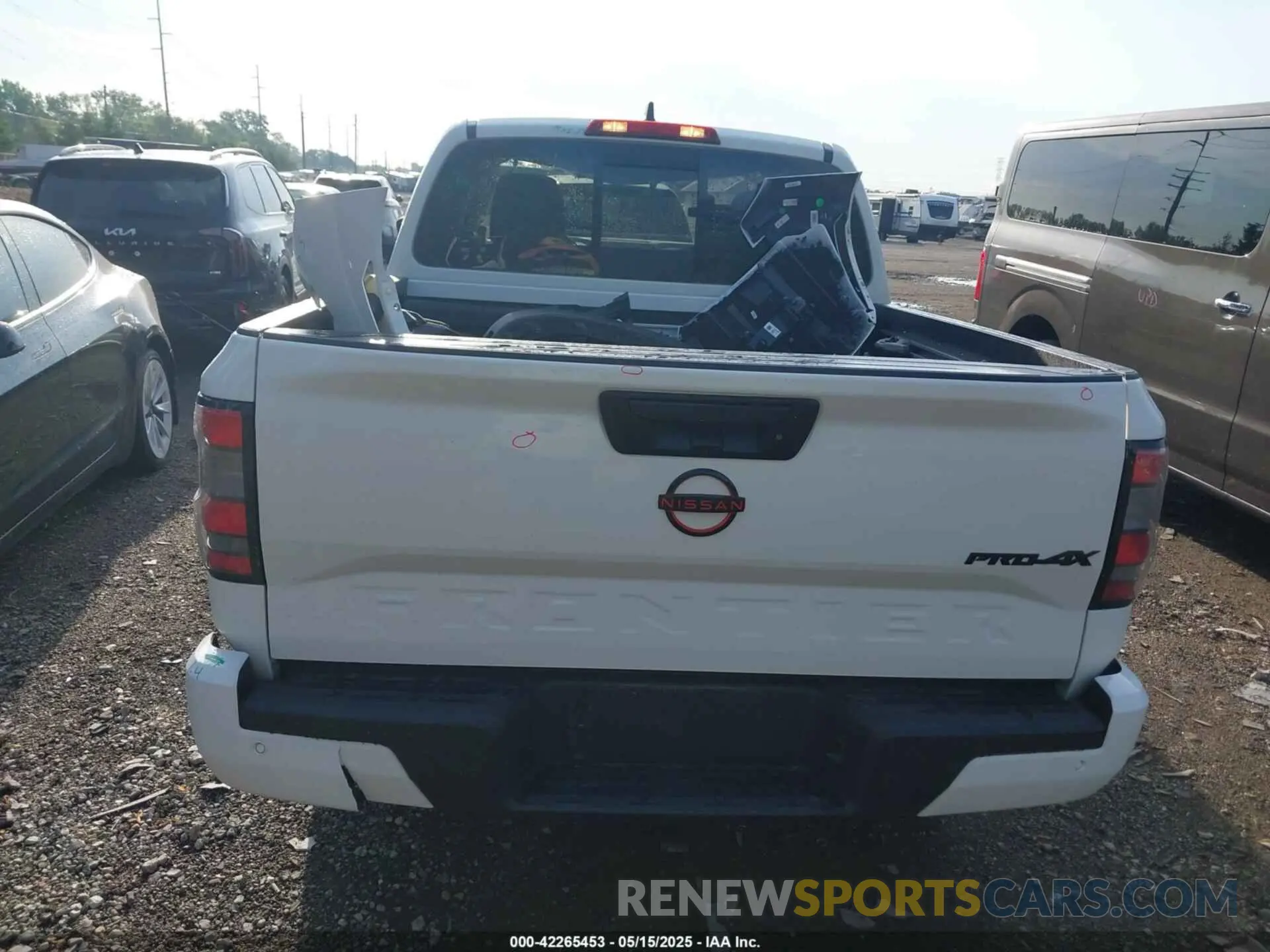 17 Photograph of a damaged car 1N6ED1EK2RN656501 NISSAN FRONTIER 2024