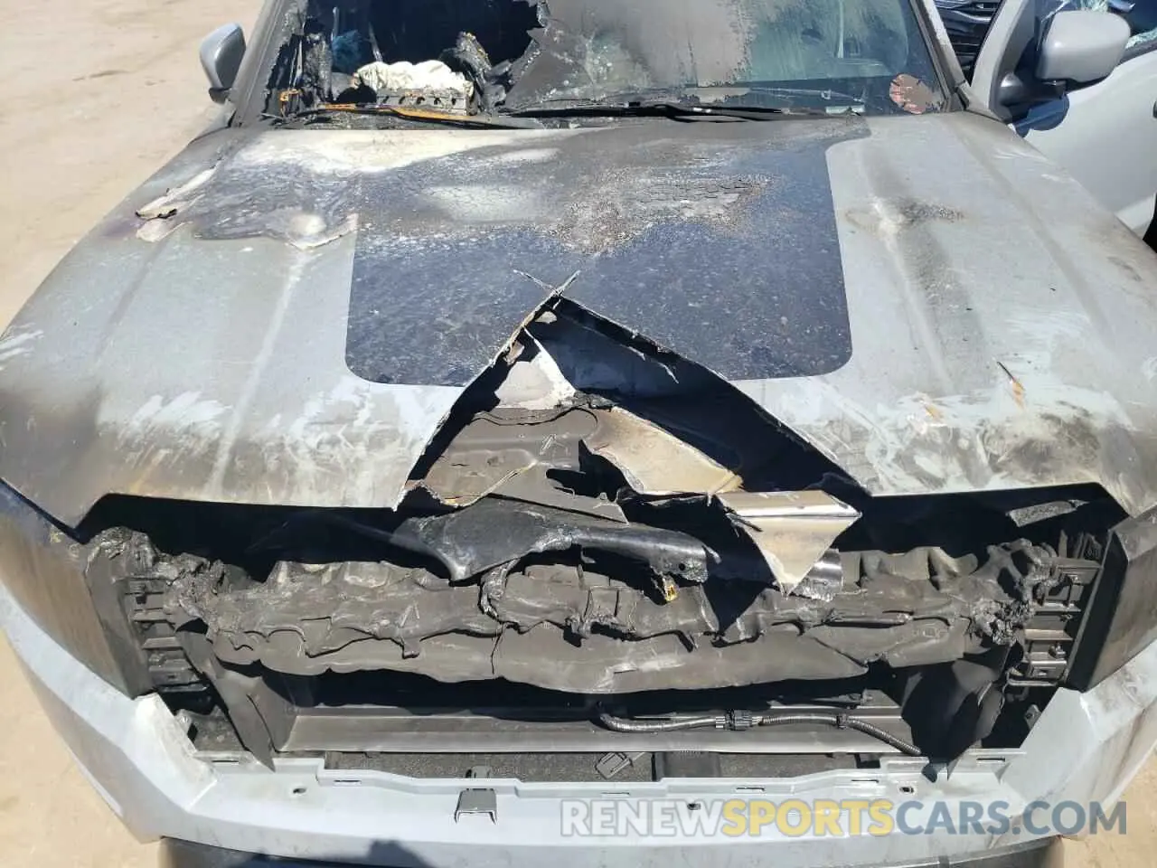 11 Photograph of a damaged car 1N6ED1EKXRN670579 NISSAN FRONTIER 2024