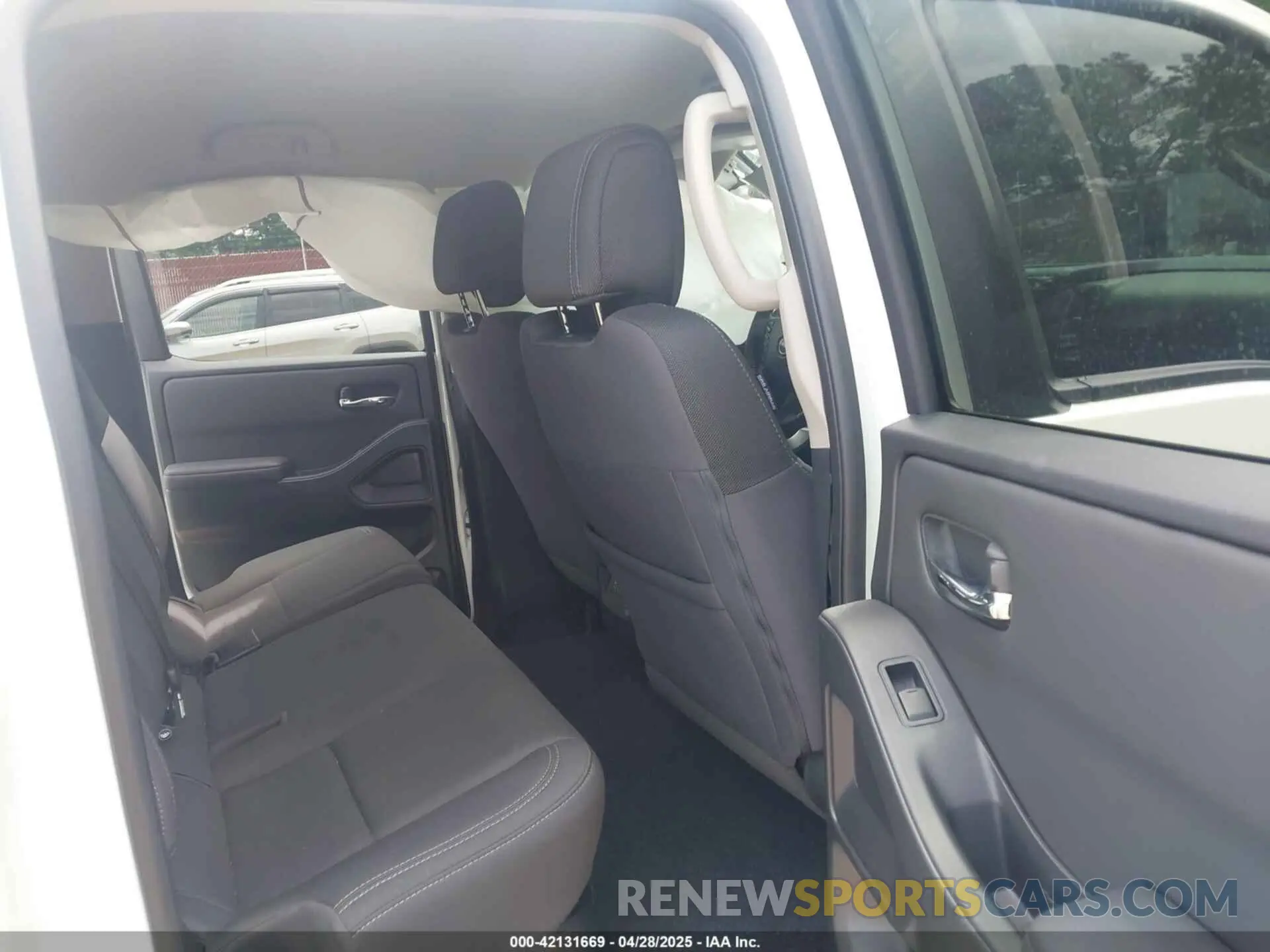 8 Photograph of a damaged car 1N6ED1FJ5RN659866 NISSAN FRONTIER 2024