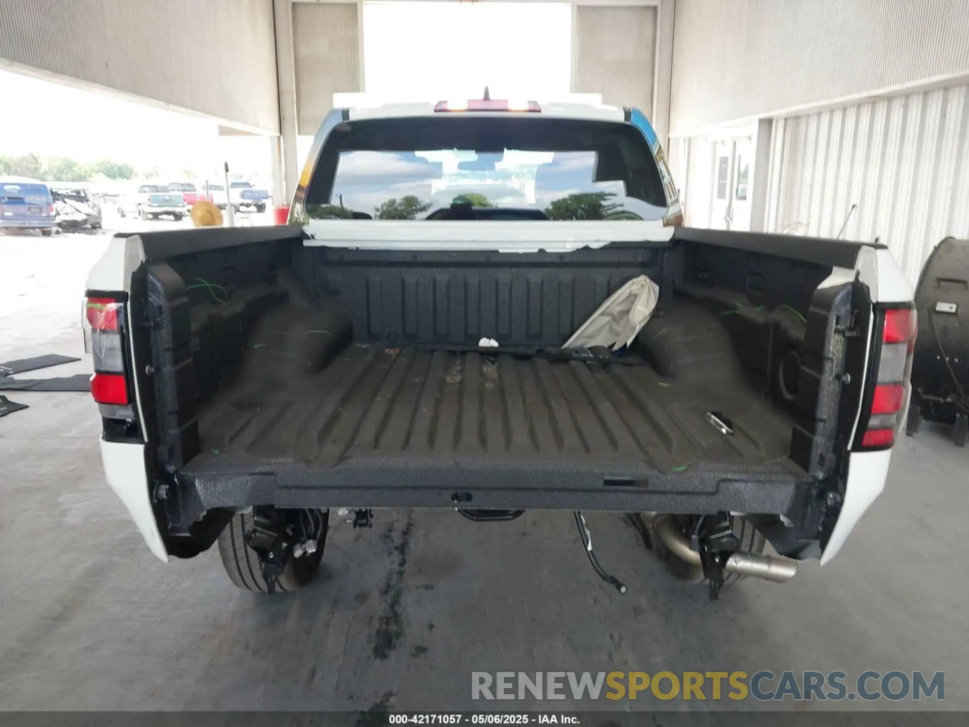 17 Photograph of a damaged car 1N6ED1EKXSN601669 NISSAN FRONTIER 2025