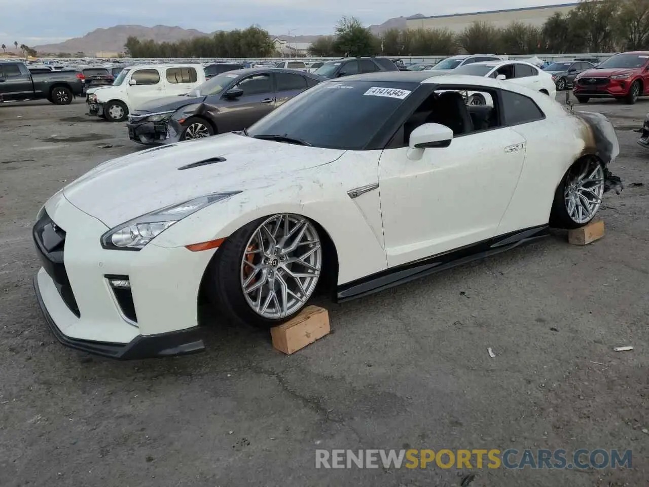 1 Фотография поврежденного автомобиля JN1AR5EF7LM100343 NISSAN GTR 2020