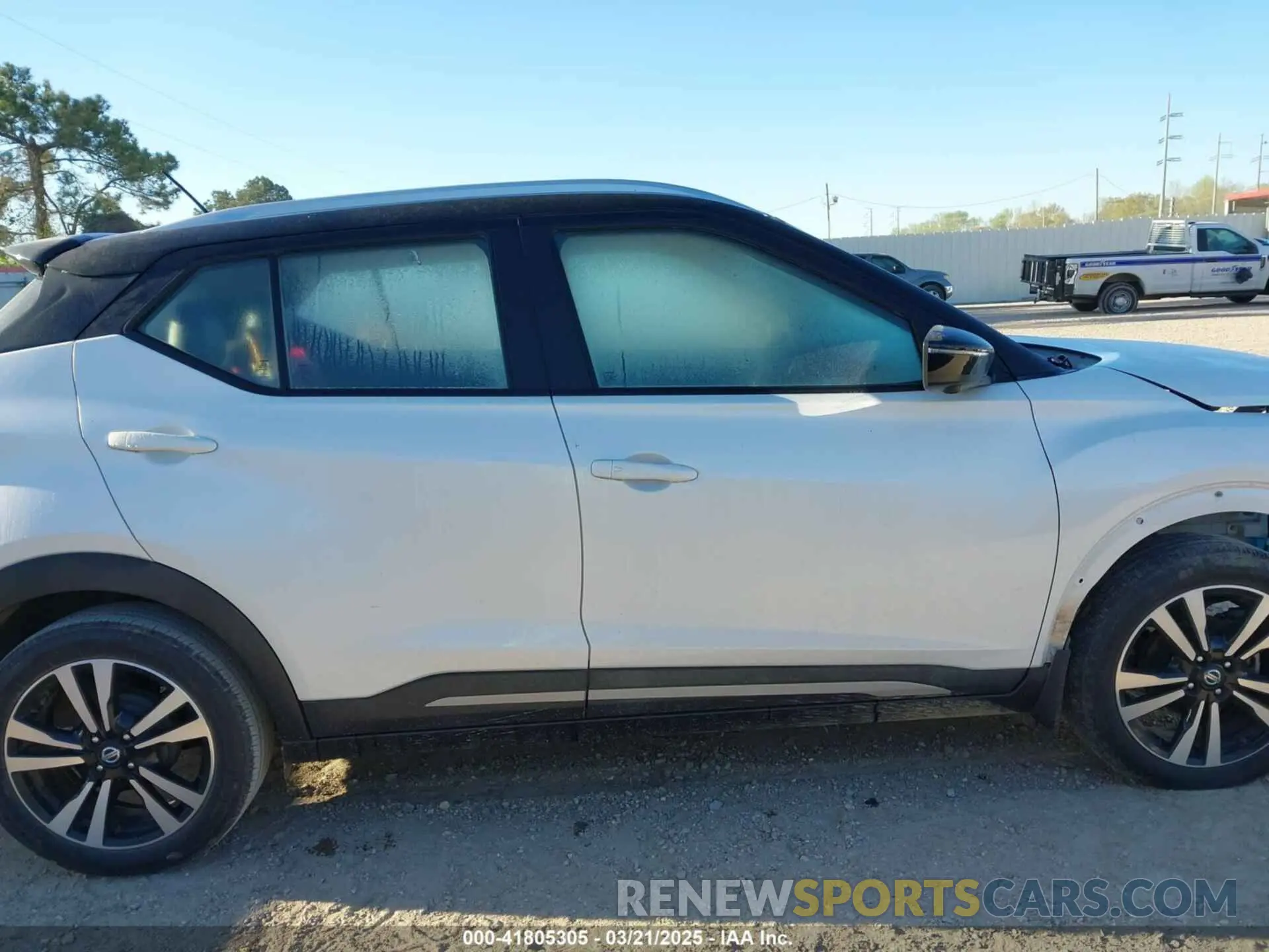 14 Photograph of a damaged car 3N1CP5CU1KL538381 NISSAN KICKS 2019