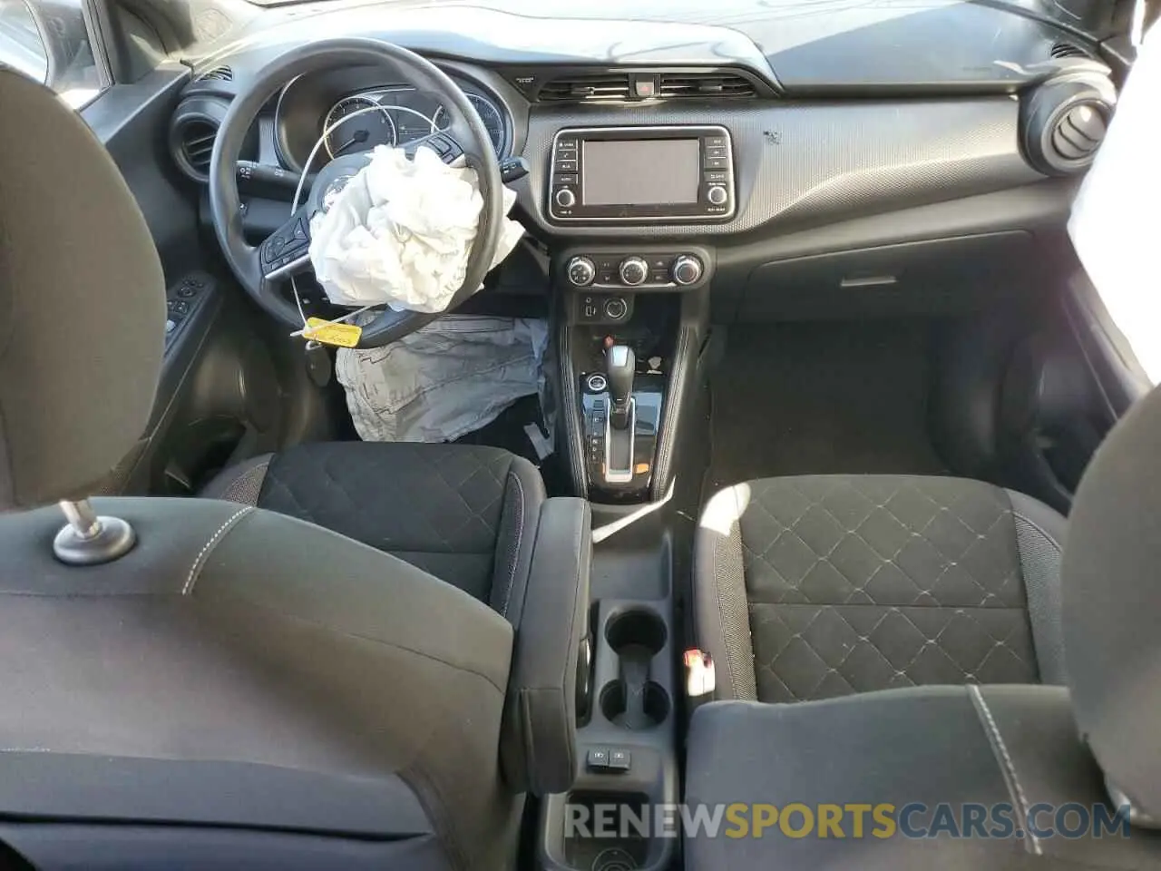 8 Photograph of a damaged car 3N1CP5CU1KL539921 NISSAN KICKS 2019
