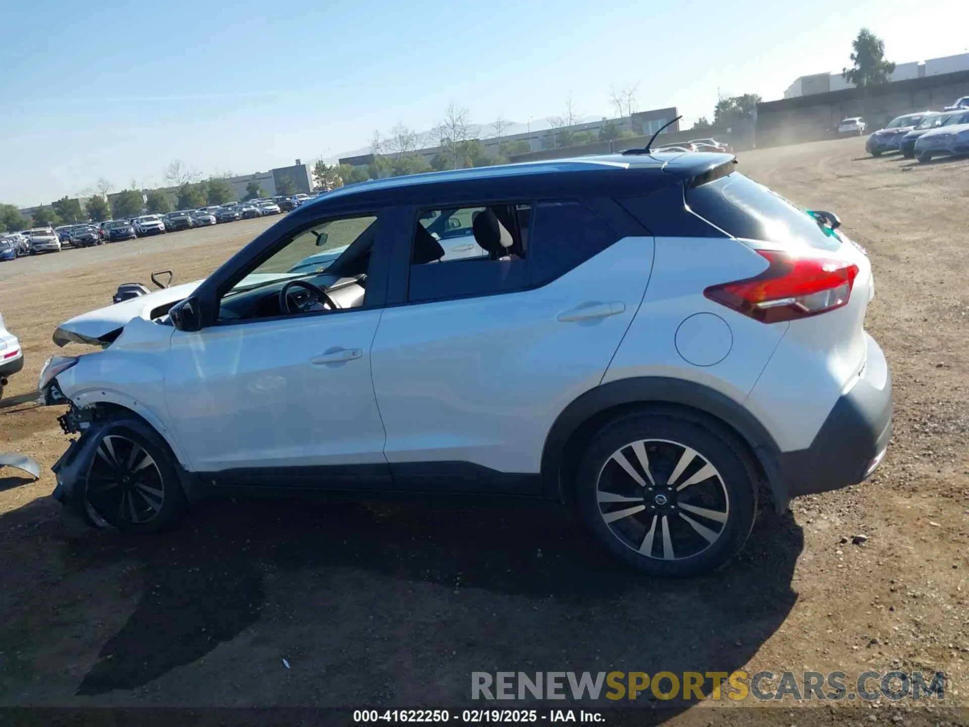 15 Photograph of a damaged car 3N1CP5CU1KL543001 NISSAN KICKS 2019