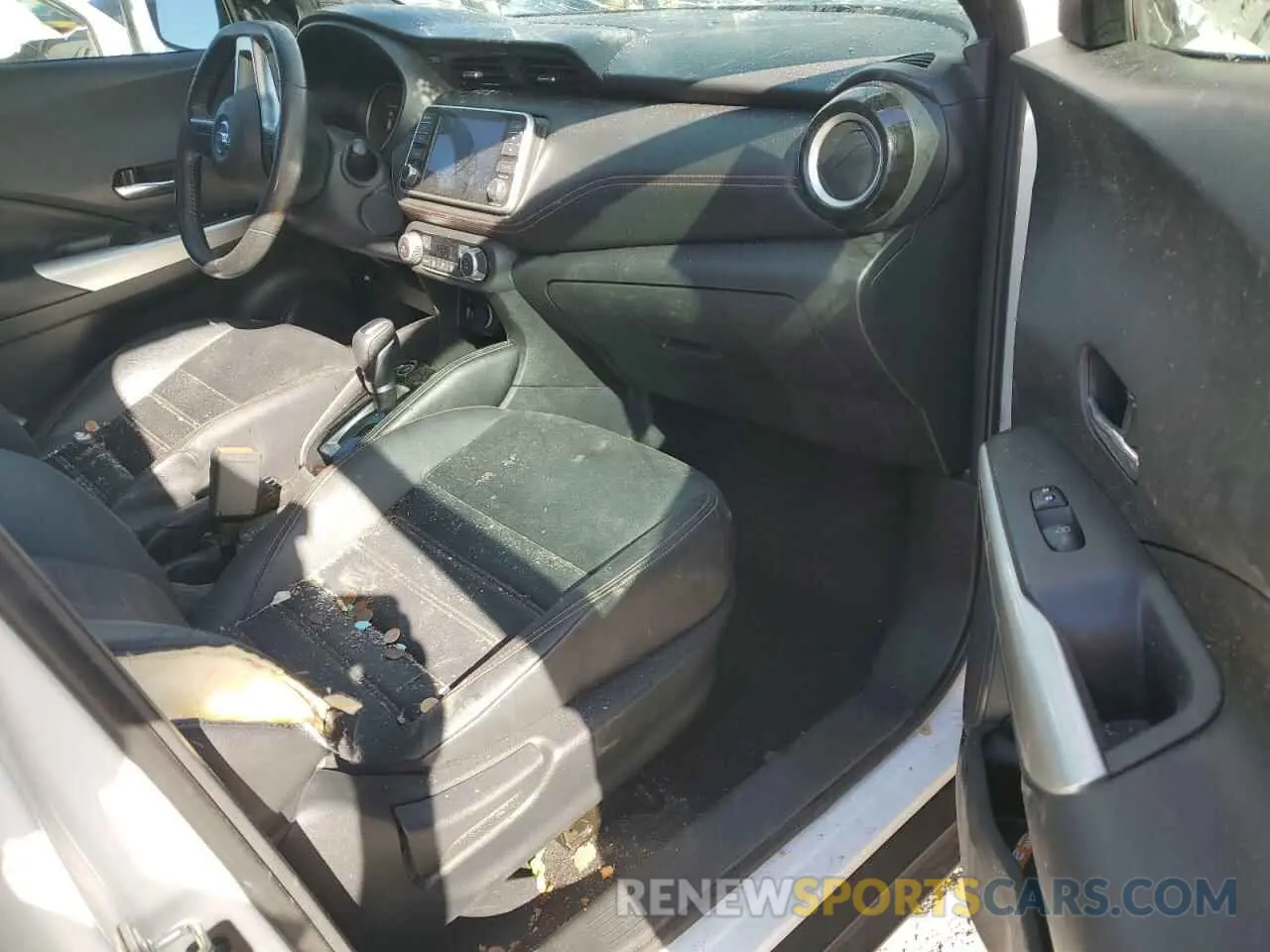 8 Photograph of a damaged car 3N1CP5CU1KL558999 NISSAN KICKS 2019